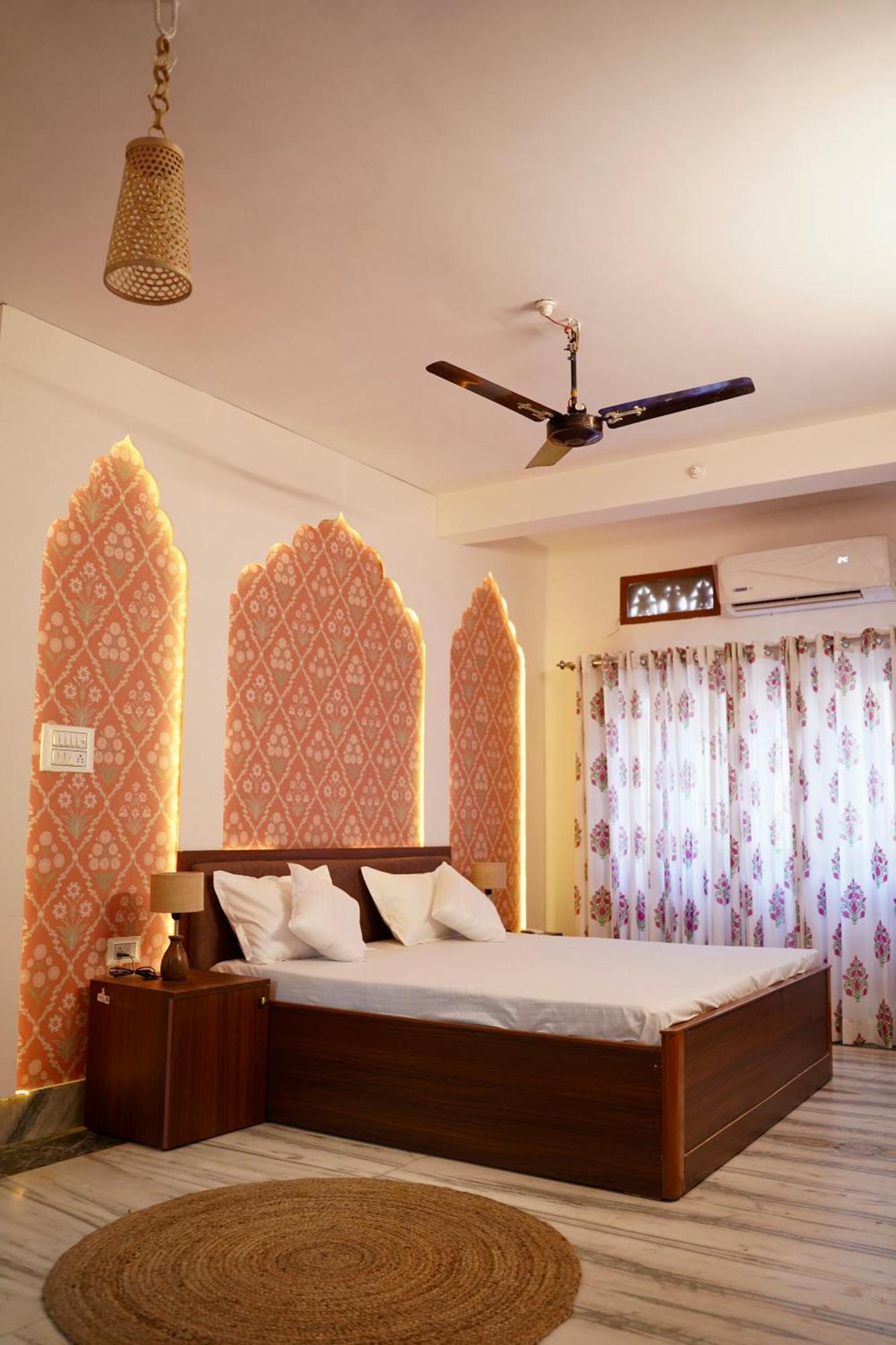 Seasoned Jaipur-live In A 100-year-old Apartment *