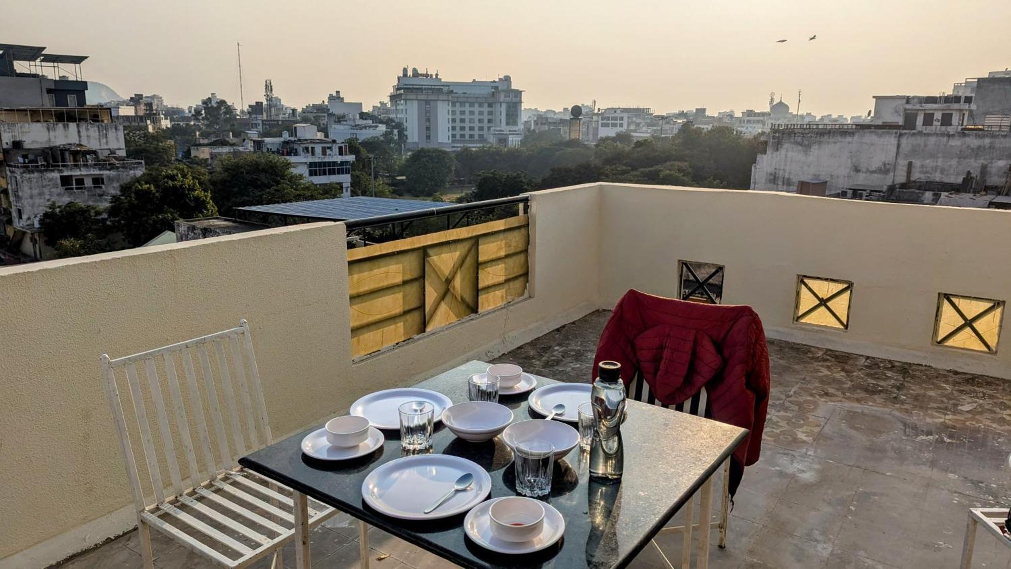 Penthouse By Cozystays Raja Park *