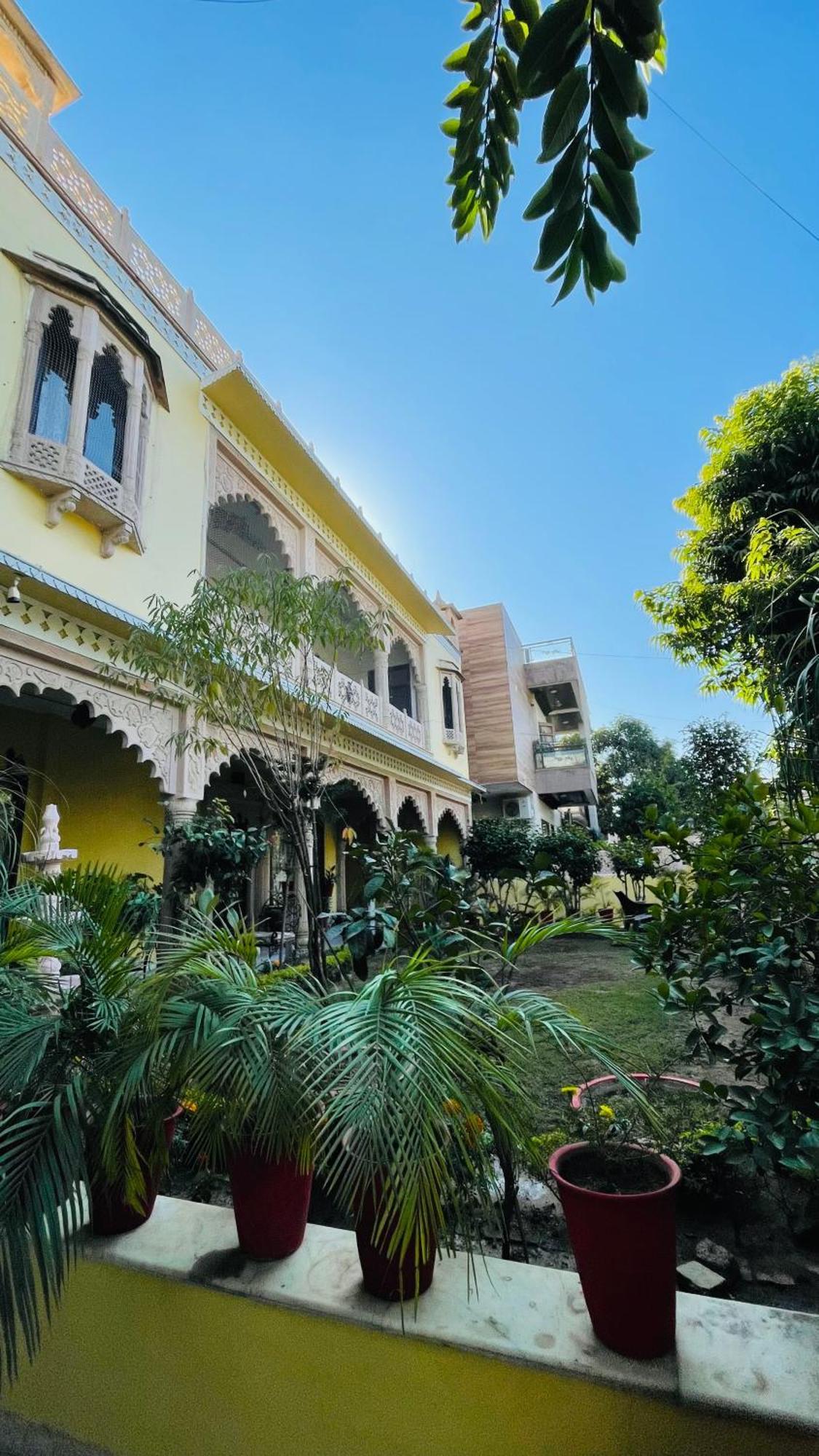 Kunadi Kothi - A Boutique *