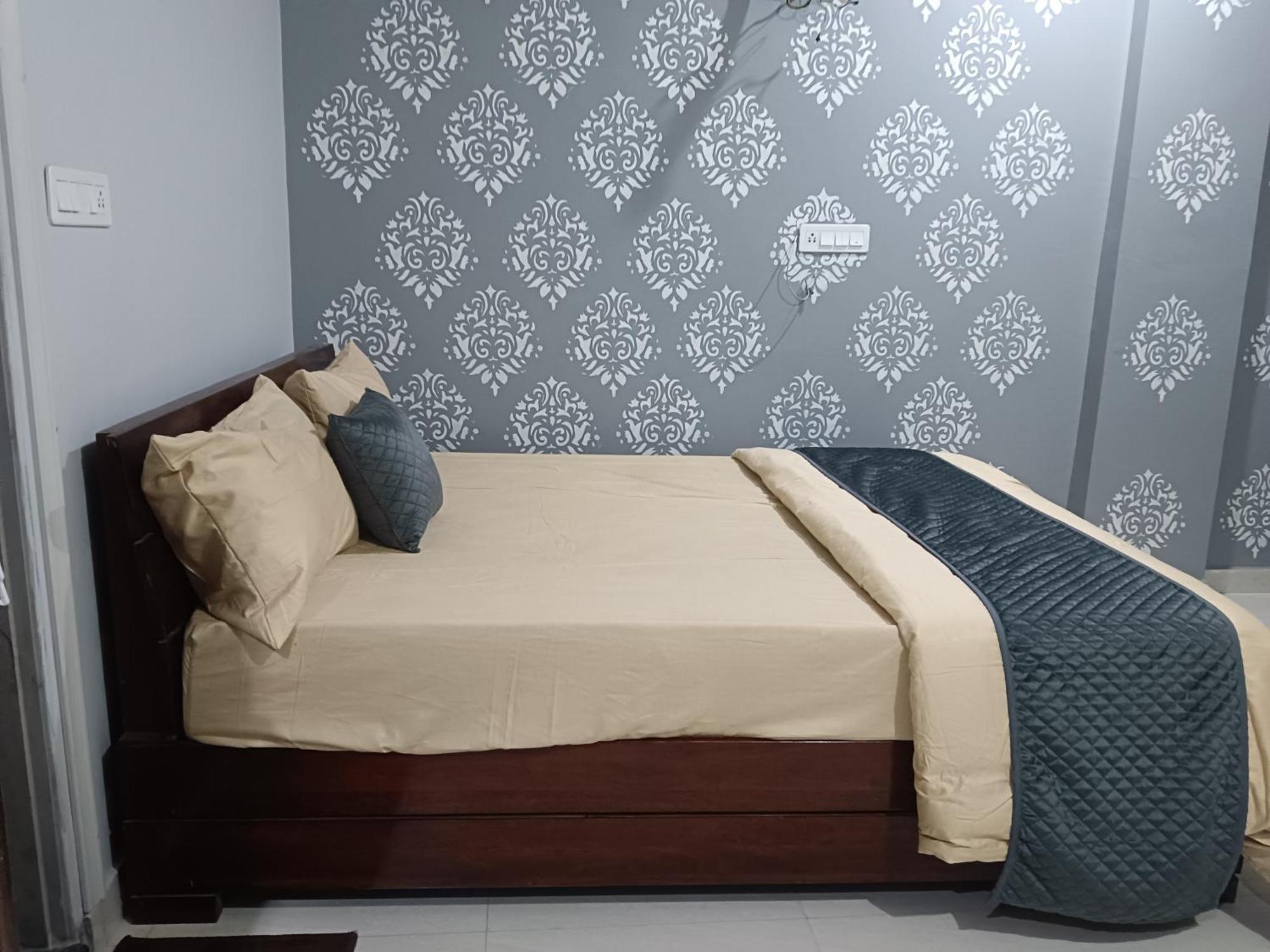Radhika Hotel 2*