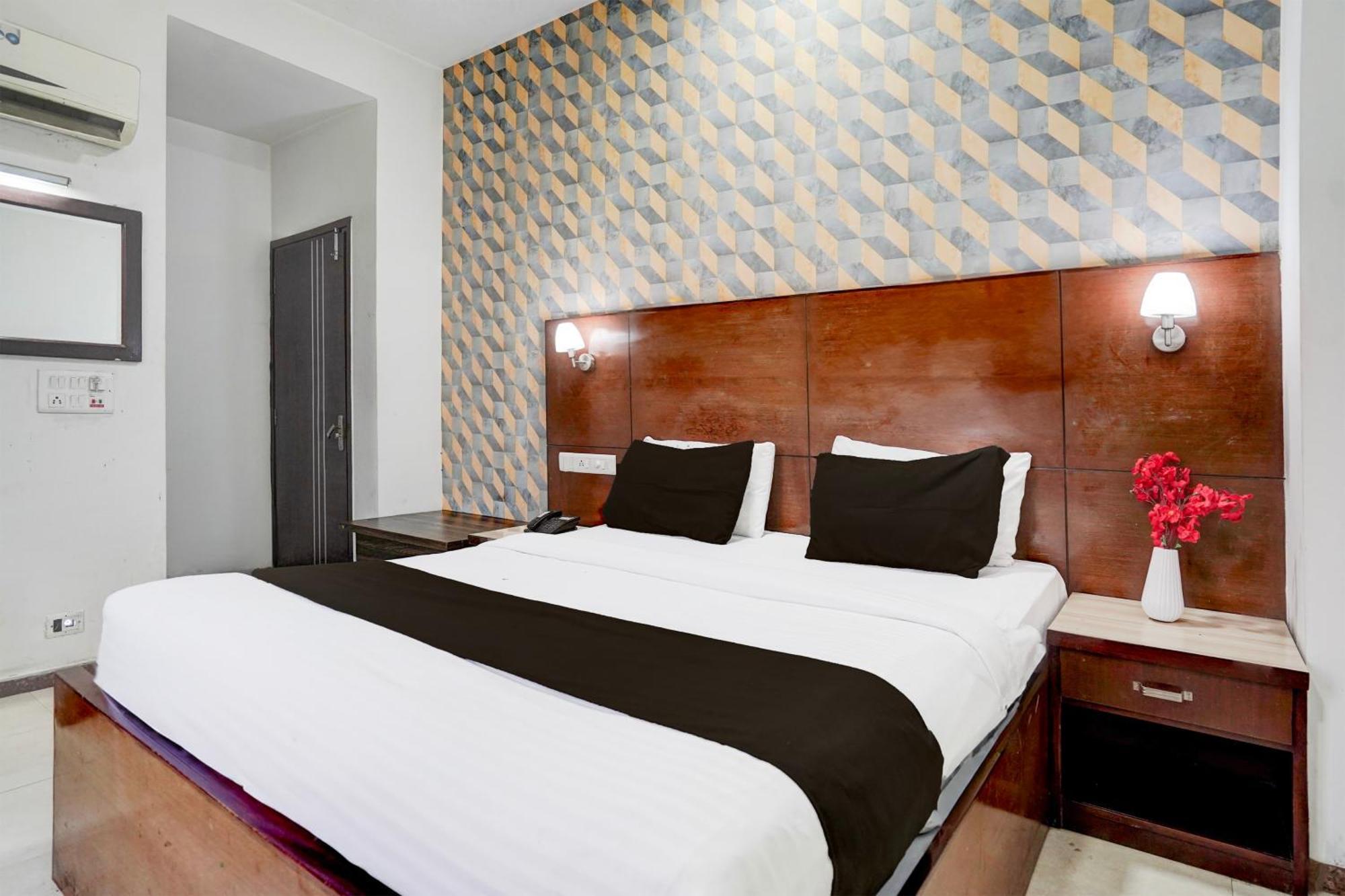 Super O Krishna Nagar Near Sawai Man Singh Stadium Hotel 4*