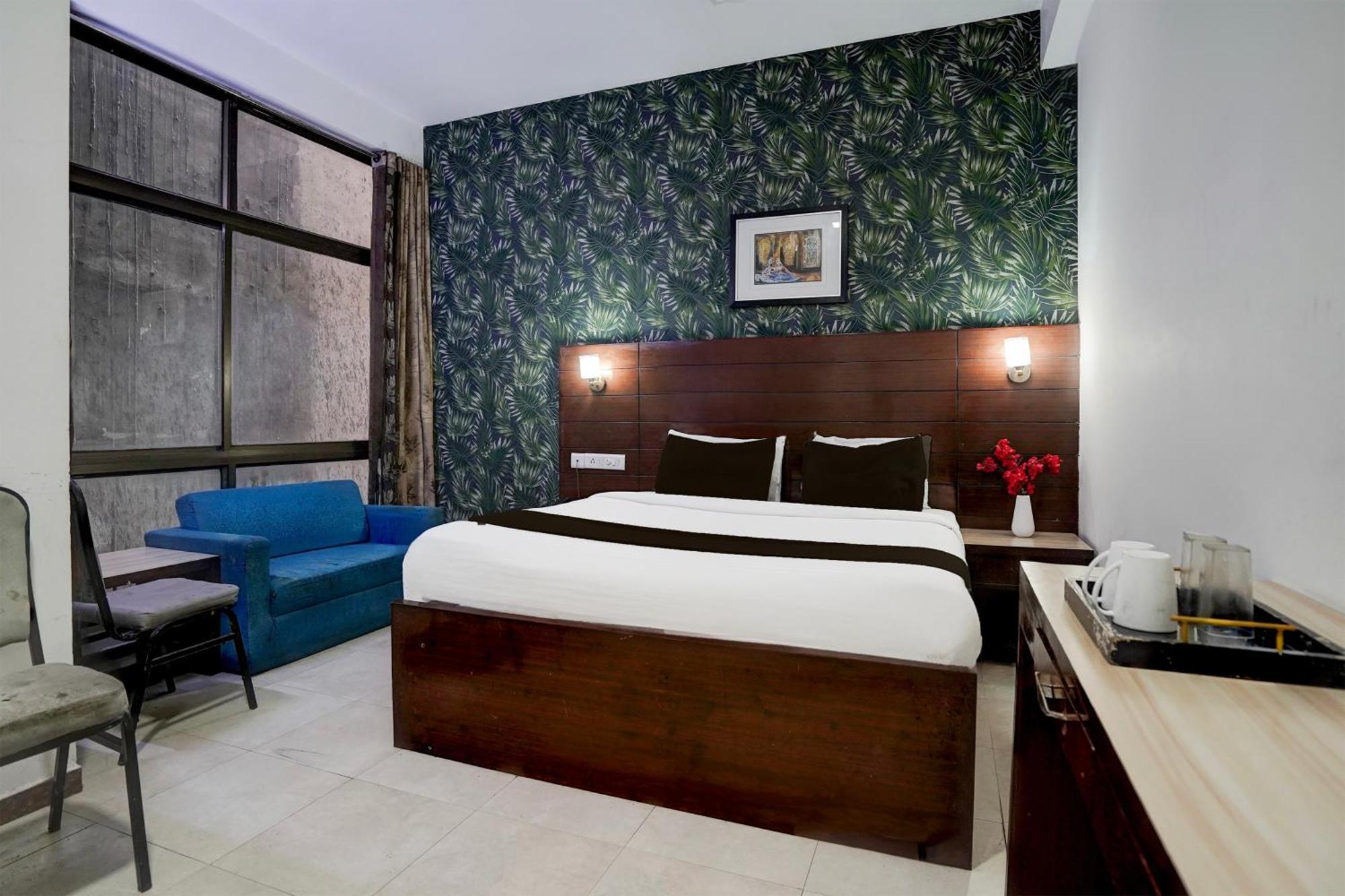 Super O Krishna Nagar Near Sawai Man Singh Stadium 4*