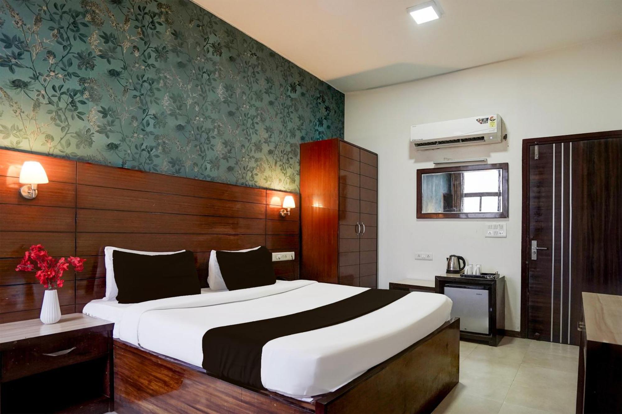 Super O Krishna Nagar Near Sawai Man Singh Stadium 4* Jaipur