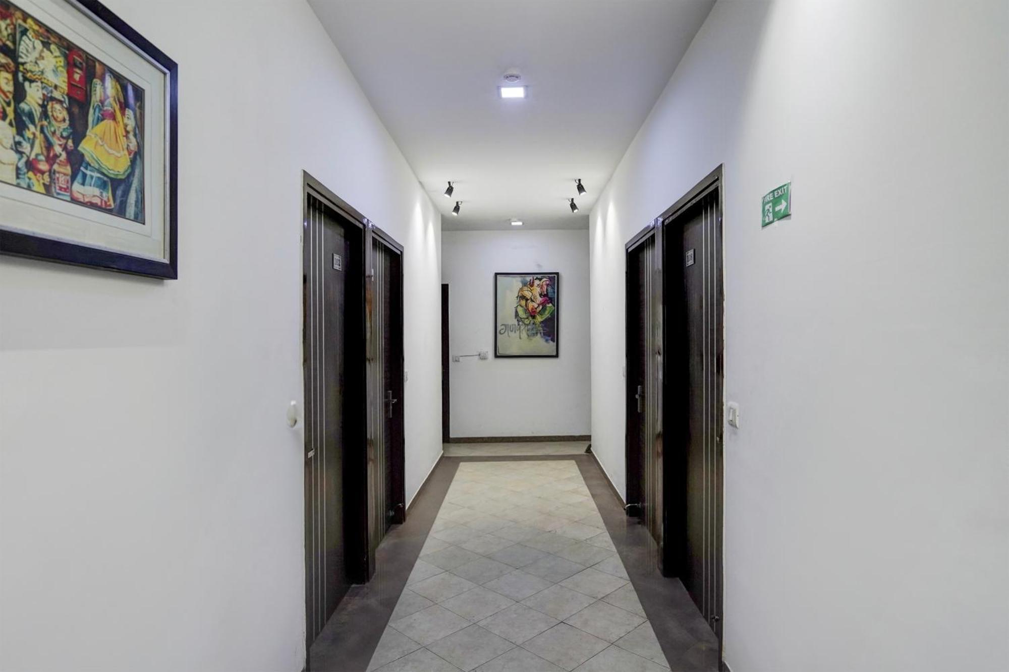Super O Krishna Nagar Near Sawai Man Singh Stadium 4*