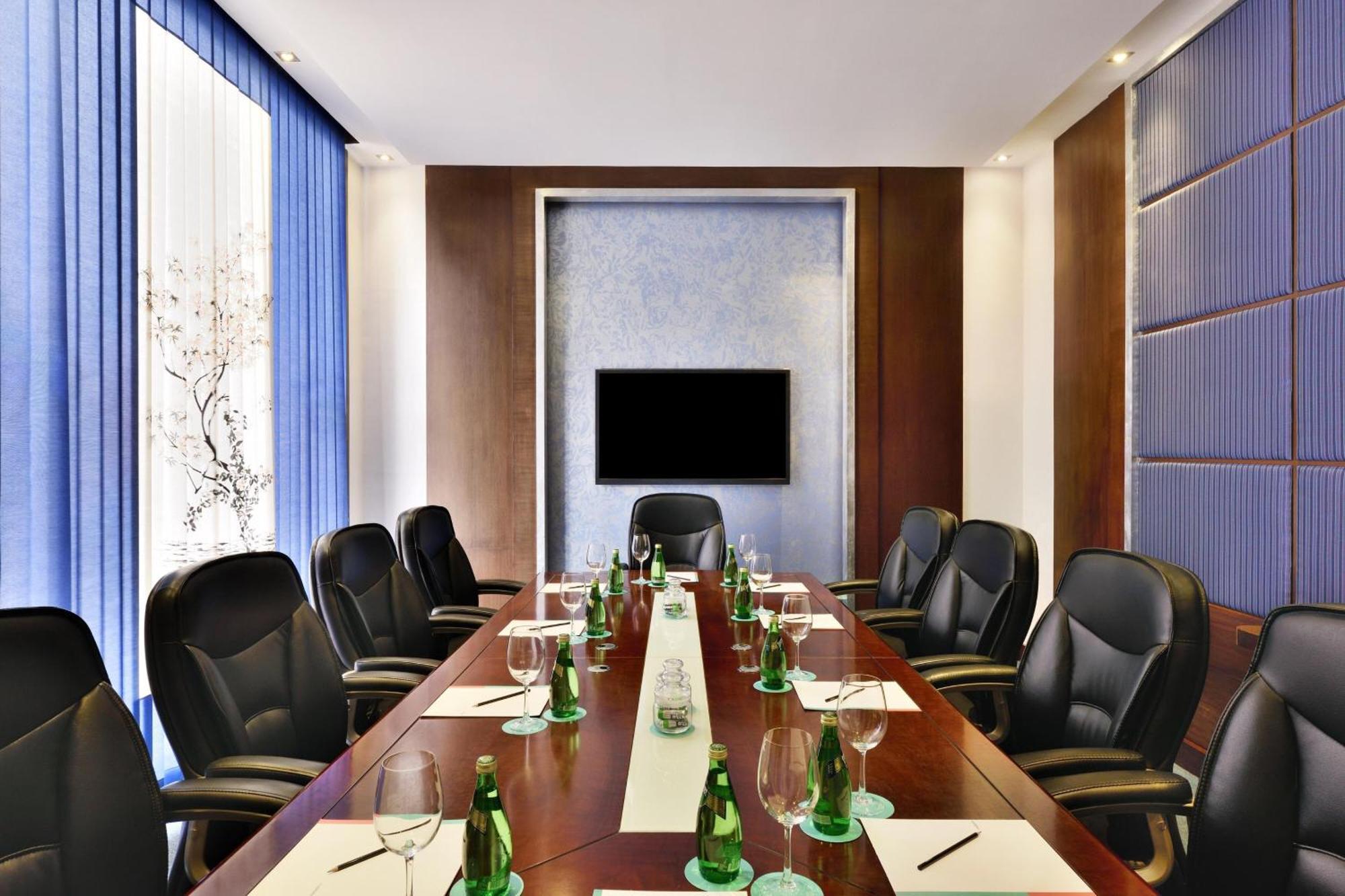 Le Meridien & Hotel 5*