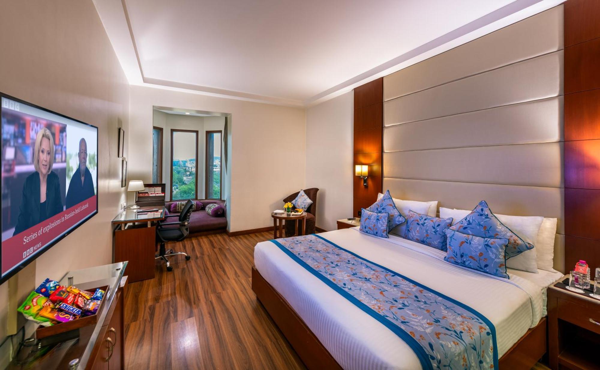 Lords Plaza Hotel