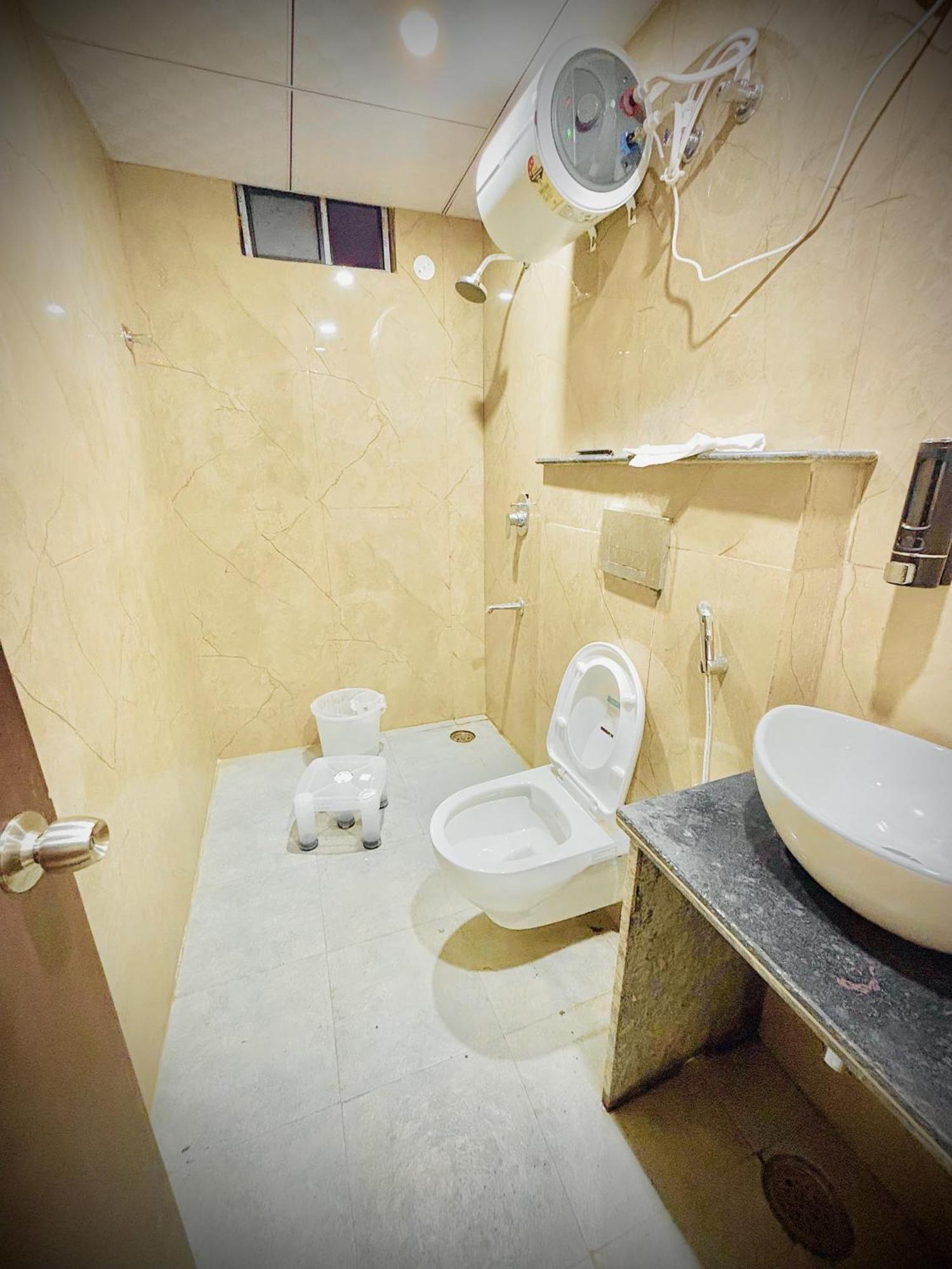 Grand Aana Hotel