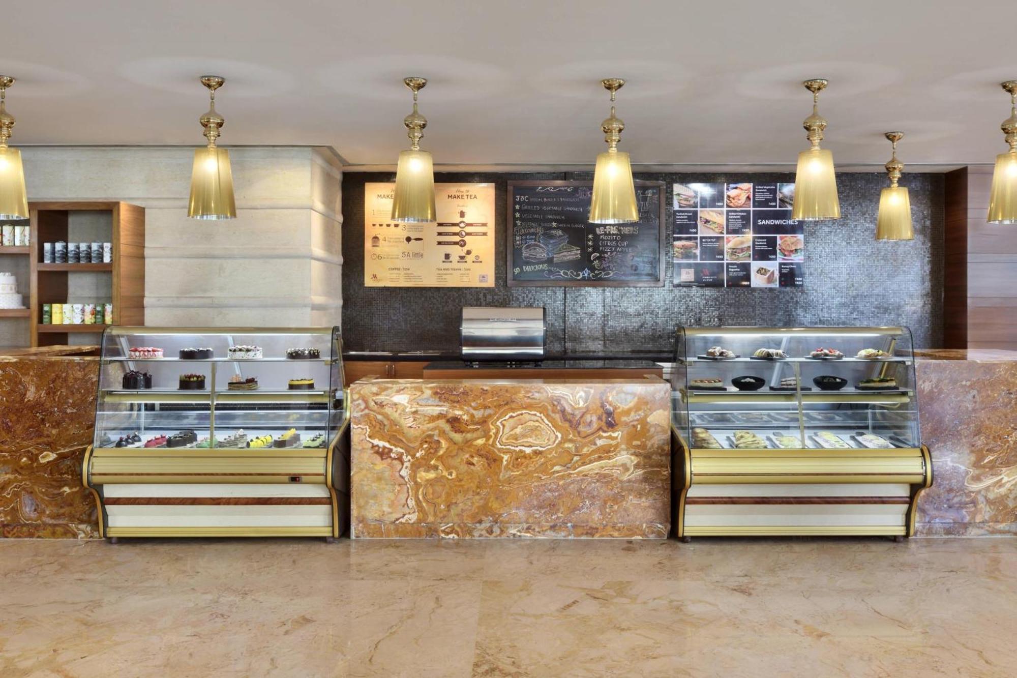 Marriott Hotel 5*