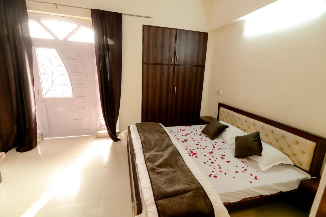 Moon Land Hotel 3*