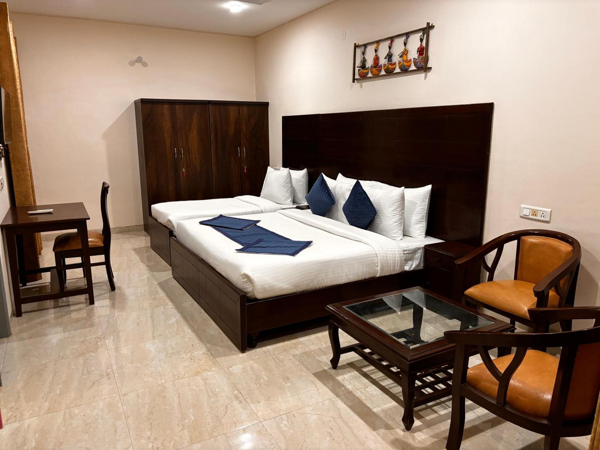 Hotel Atulya By Meyatri 3*