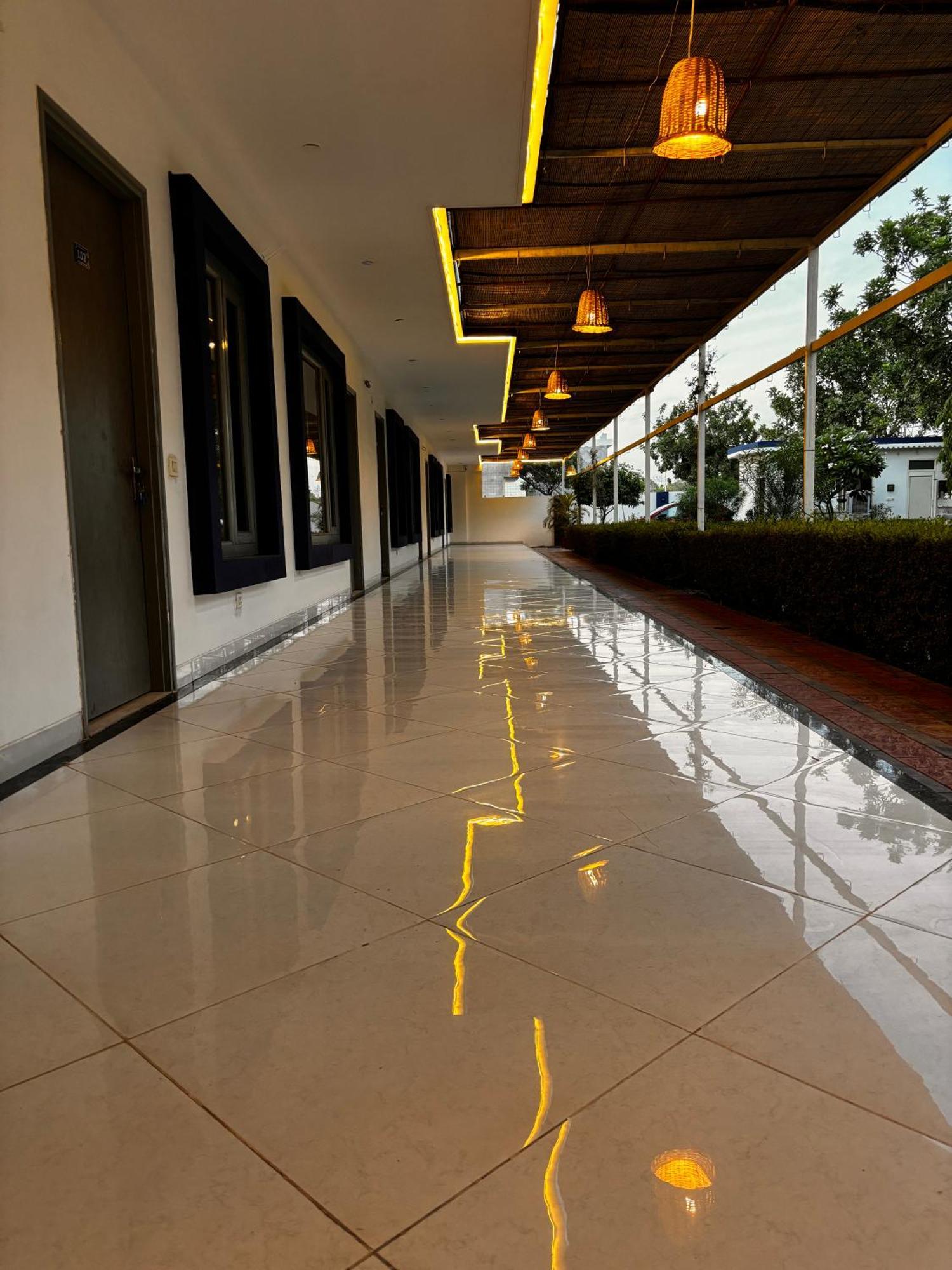 Atulya By Meyatri Hotel 3*