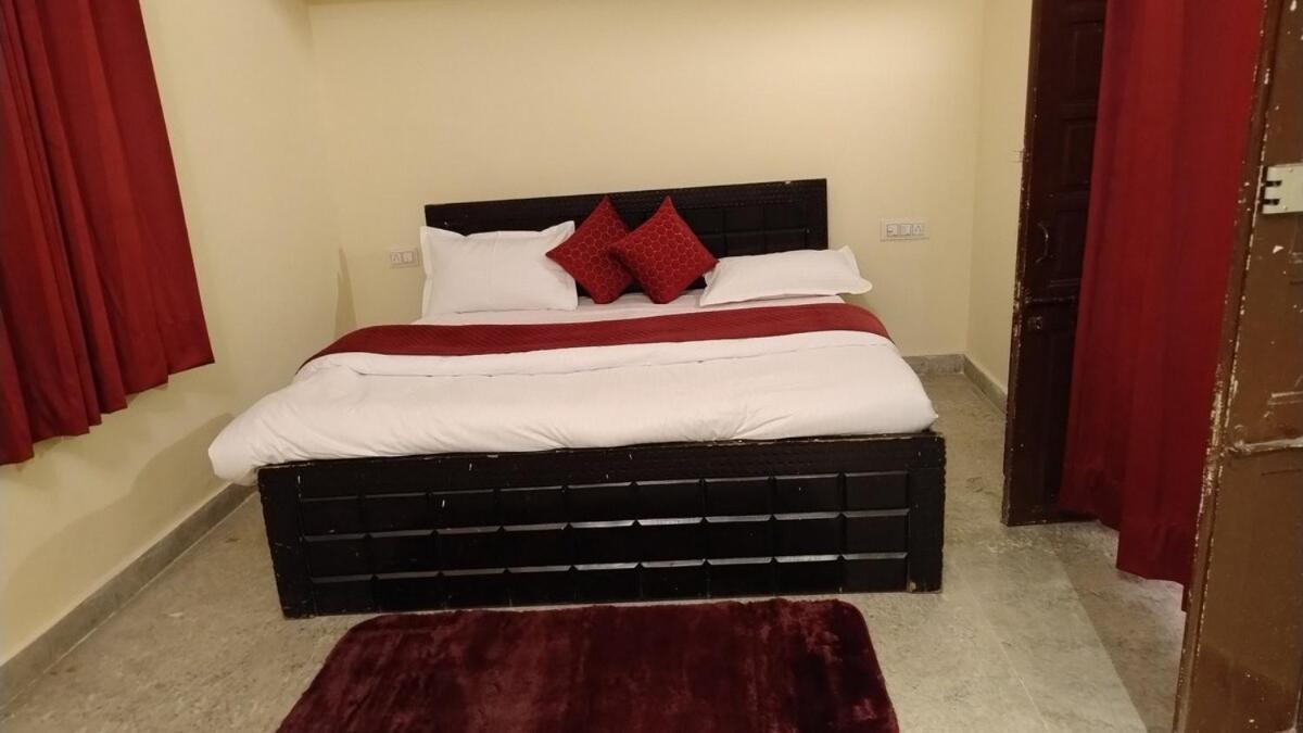 D-261, Bani Park Entire Place Holiday home