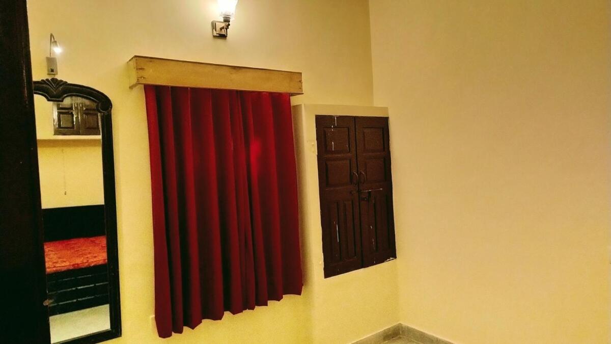 D-261, Bani Park Entire Place Holiday home *
