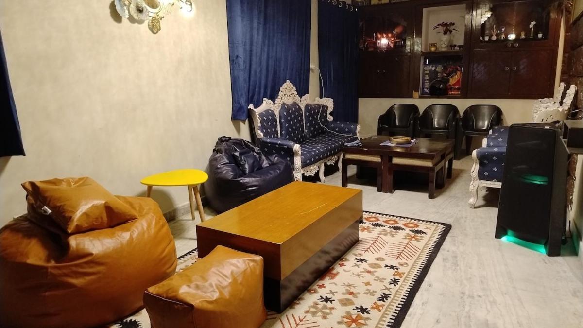 D-261, Bani Park Entire Place Holiday home *