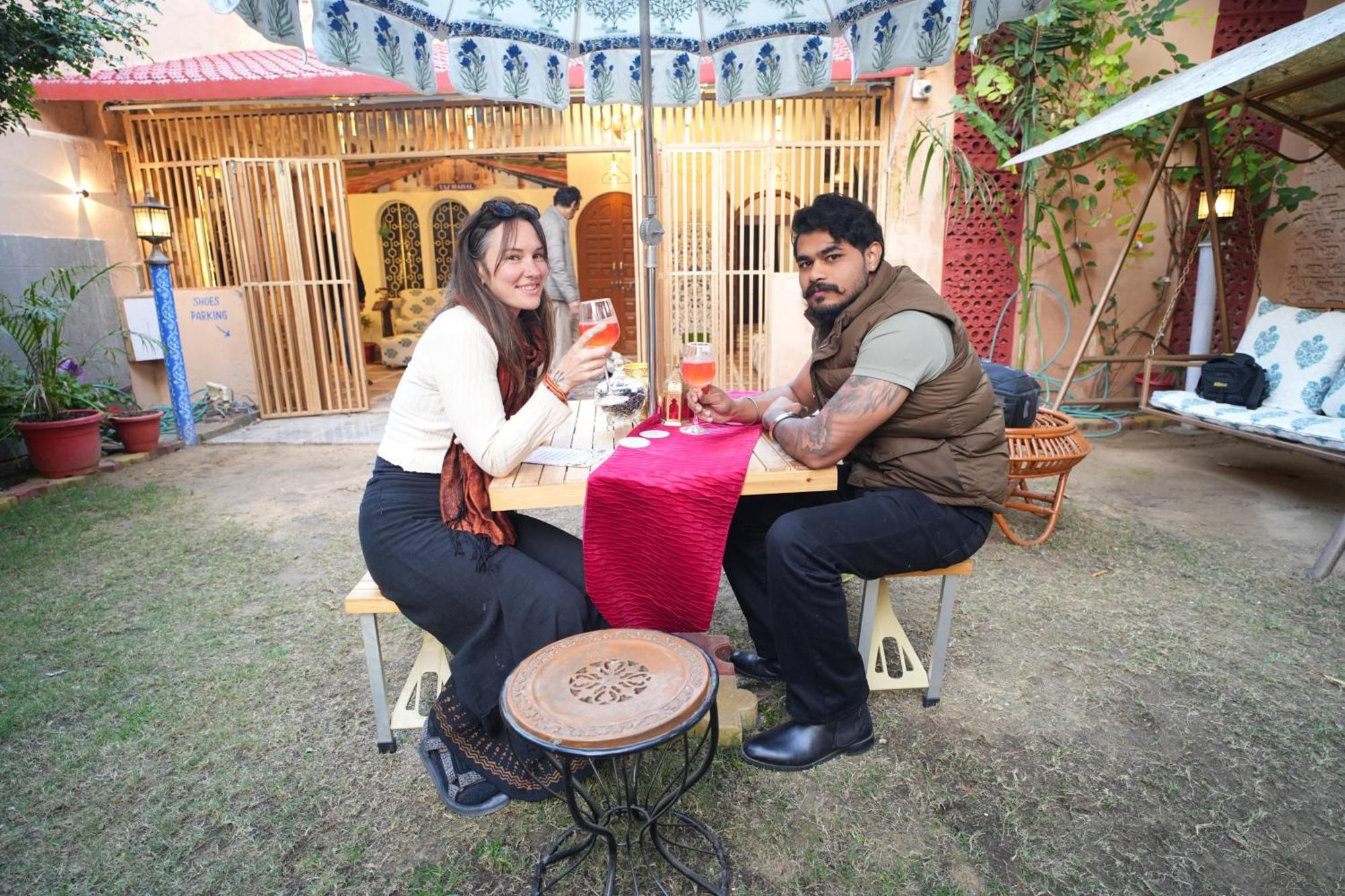 Hostel Travellers Village *