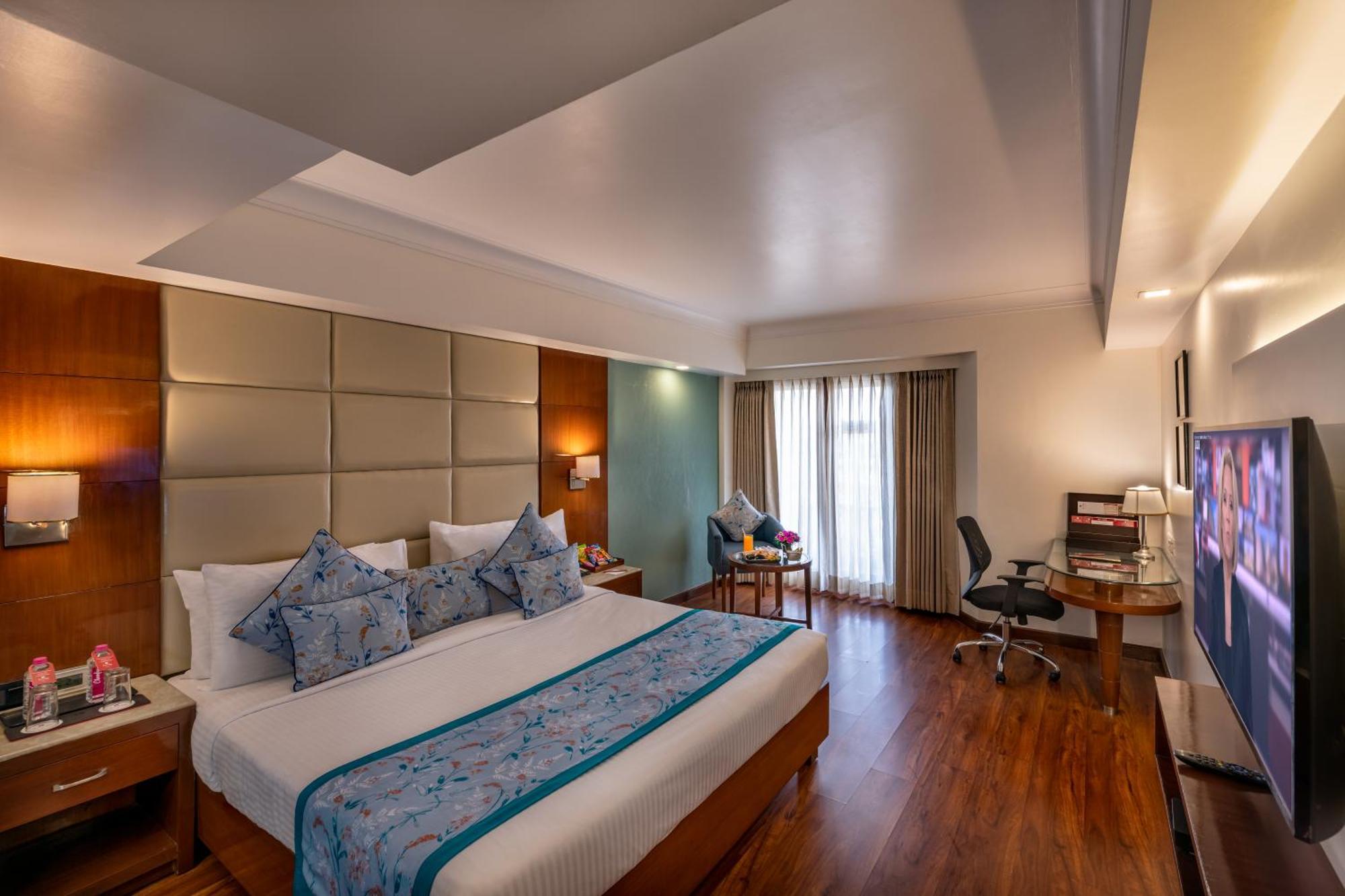 Lords Plaza Hotel 3*