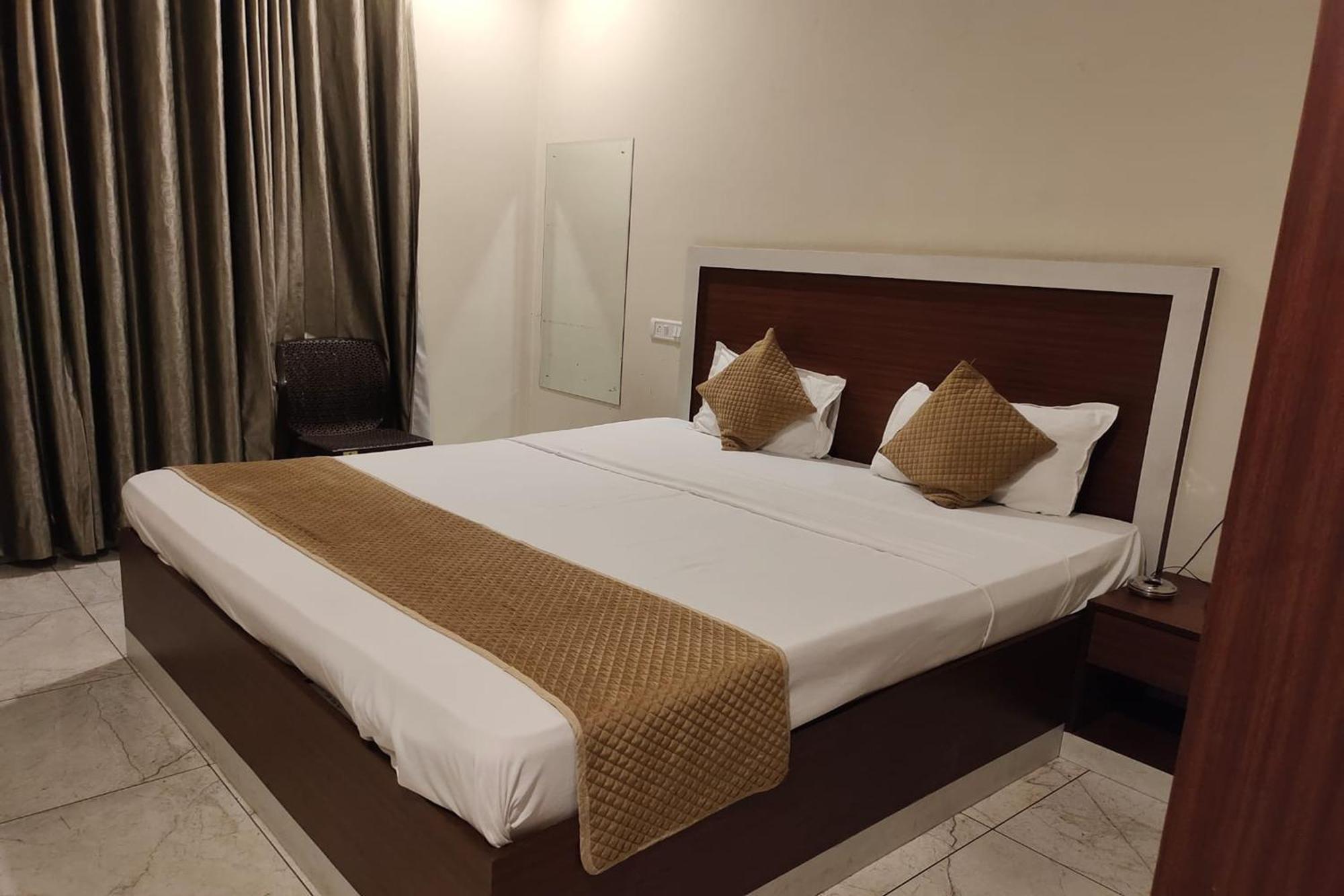 Hotel Le Blue Moon Near Hyatt Regency 3*