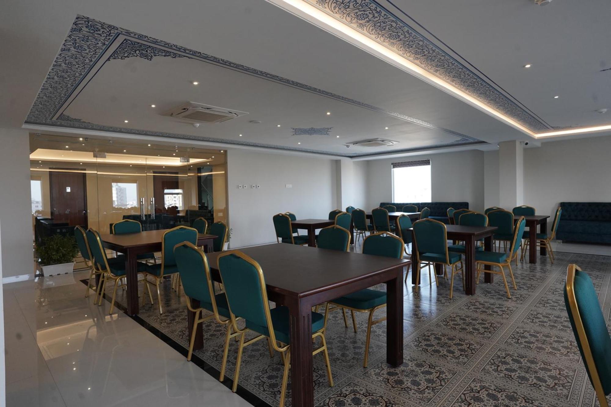The Land Hotel 3*