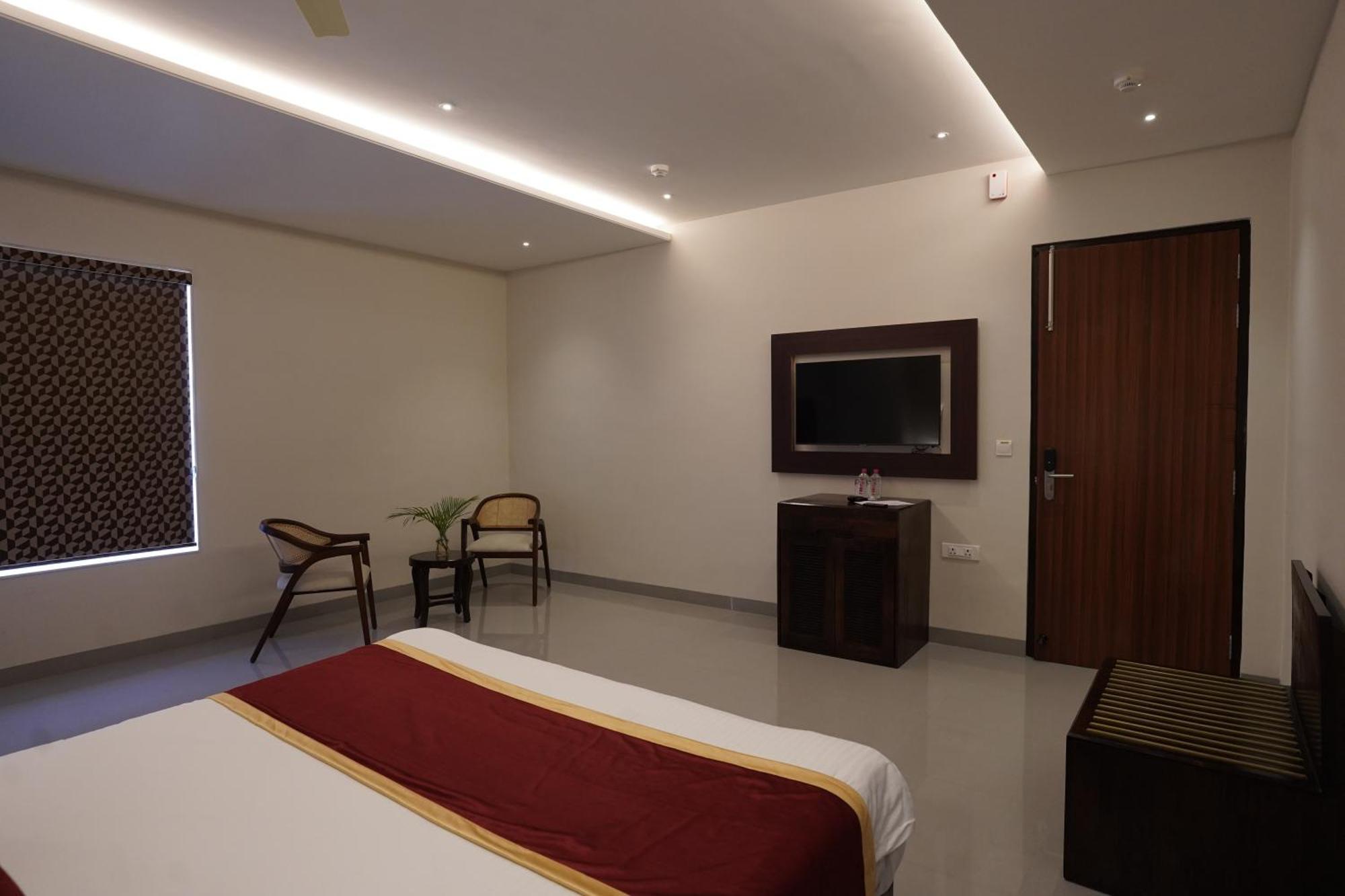 The Land Hotel 3*