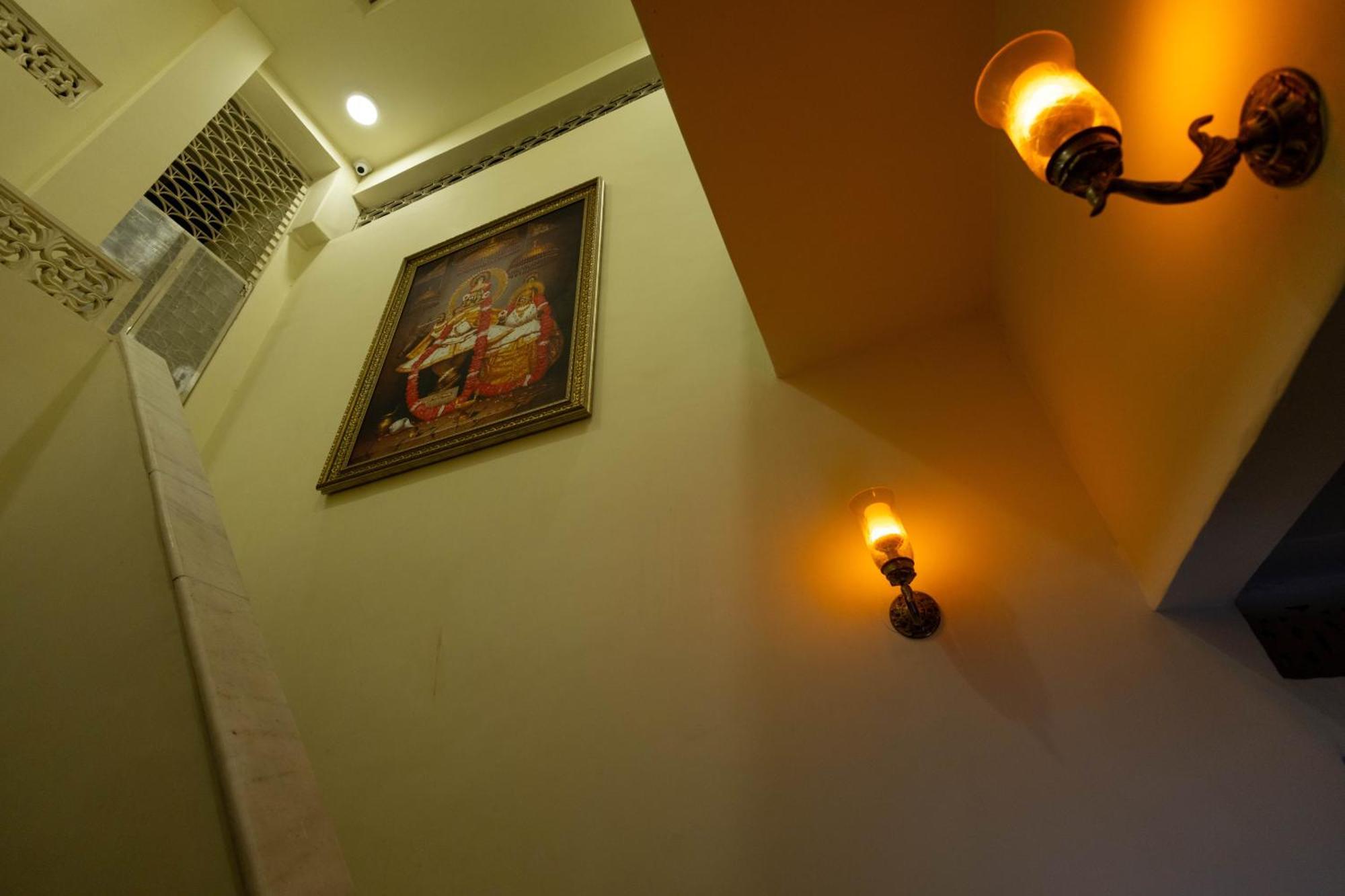 Sheel Mahal- Near Hawa Mahal 4*