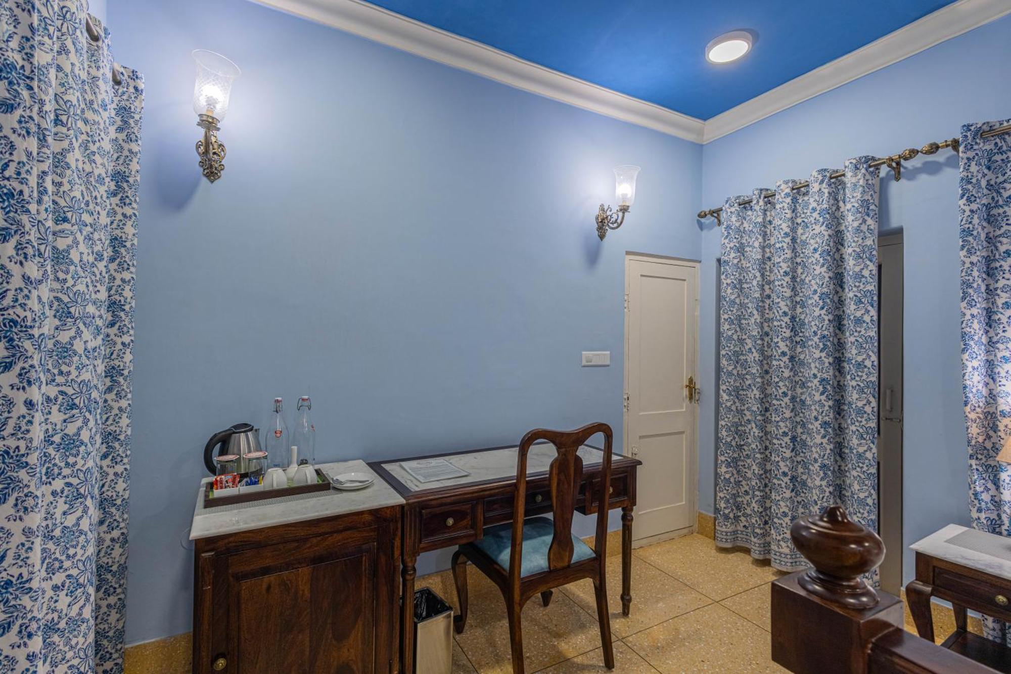 Hotel Sheel Mahal- Near Hawa Mahal 4*