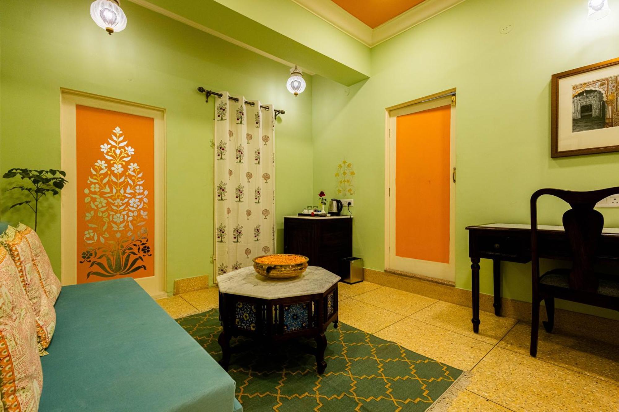 Hotel Sheel Mahal- Near Hawa Mahal 4*