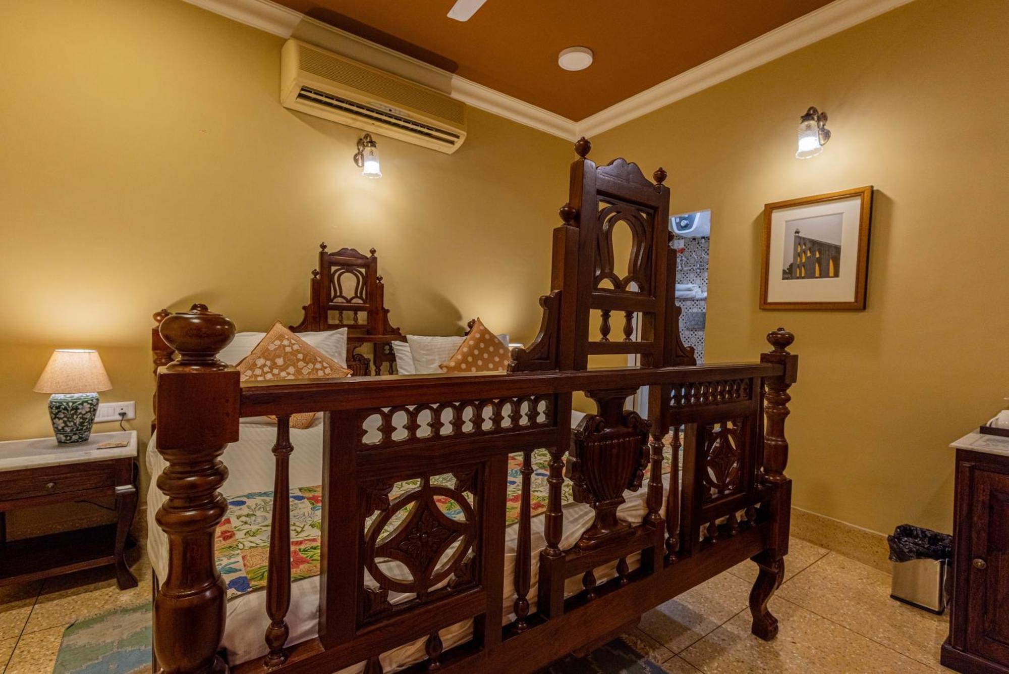 Sheel Mahal- Near Hawa Mahal Hotel 4*