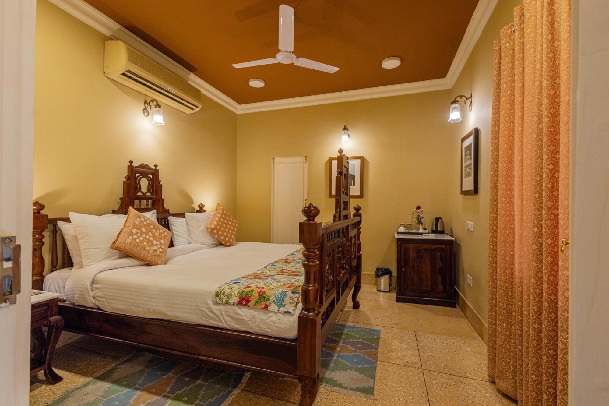 Hotel Sheel Mahal- Near Hawa Mahal