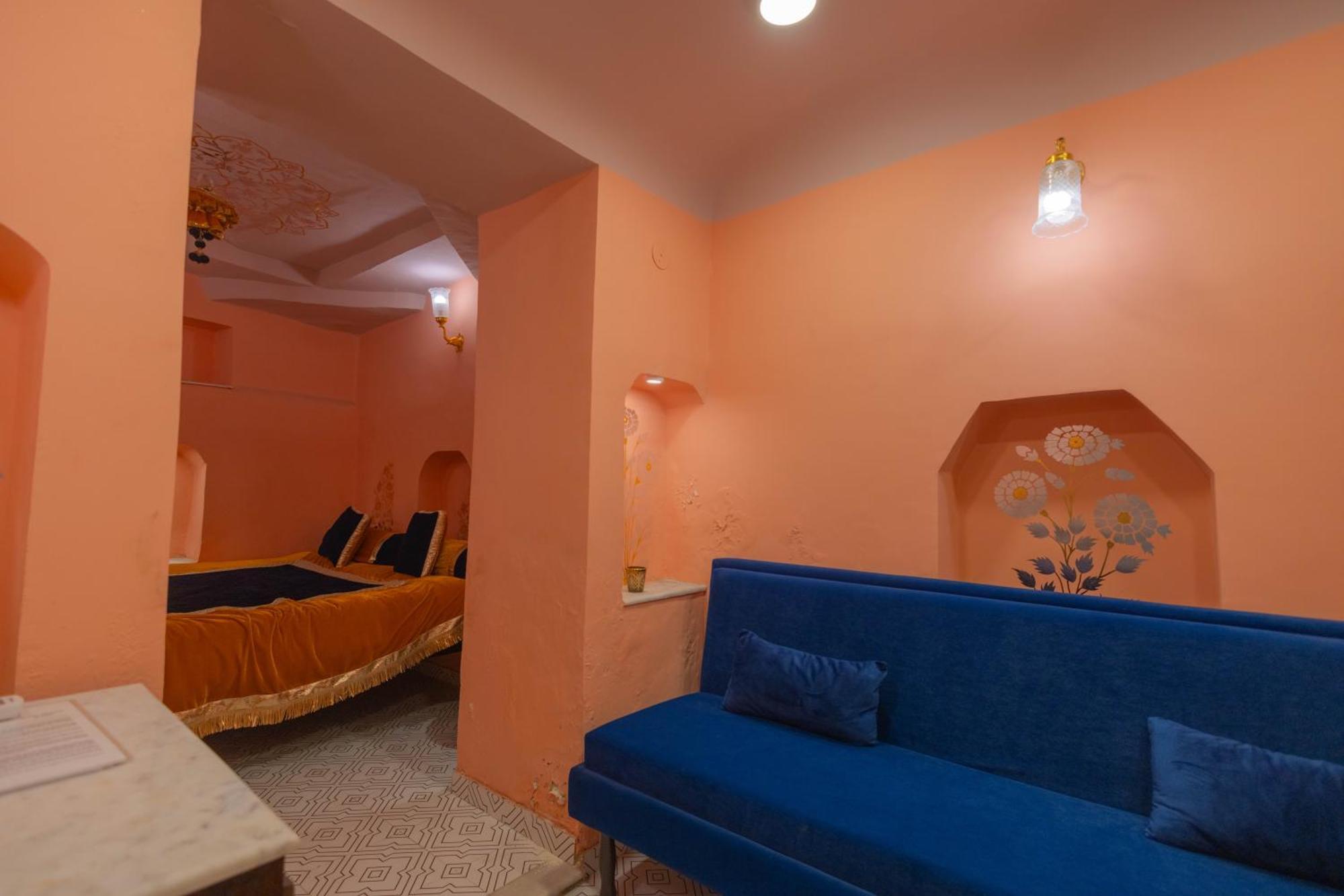 Sheel Mahal- Near Hawa Mahal 4*