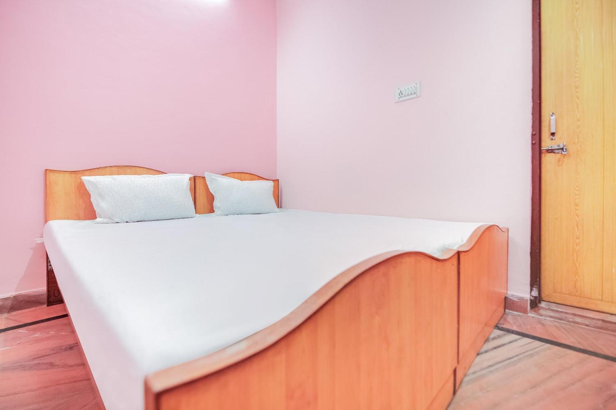 Hotel O Sheetal 3*