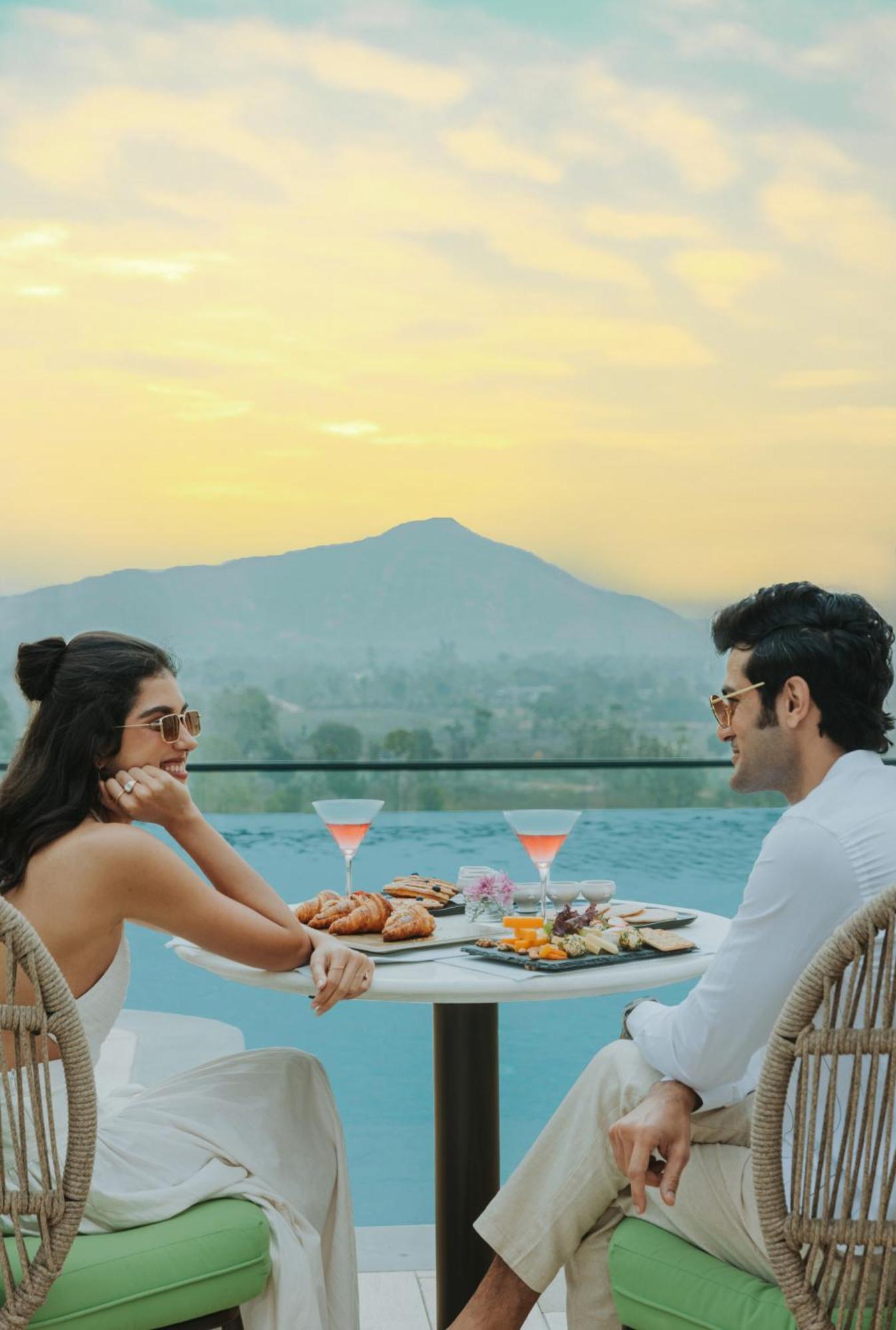 Taj Amer, Hotel