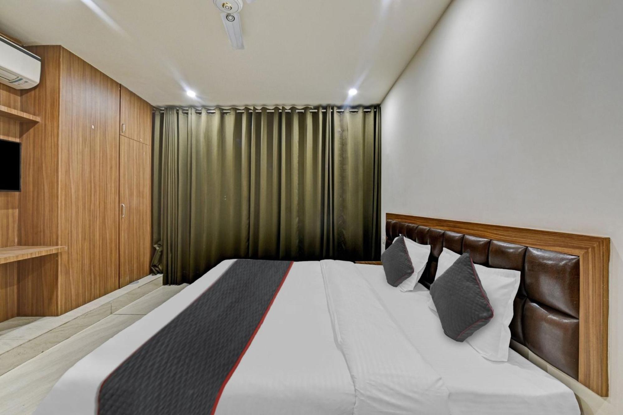 Hotel O The Circle Rajapark