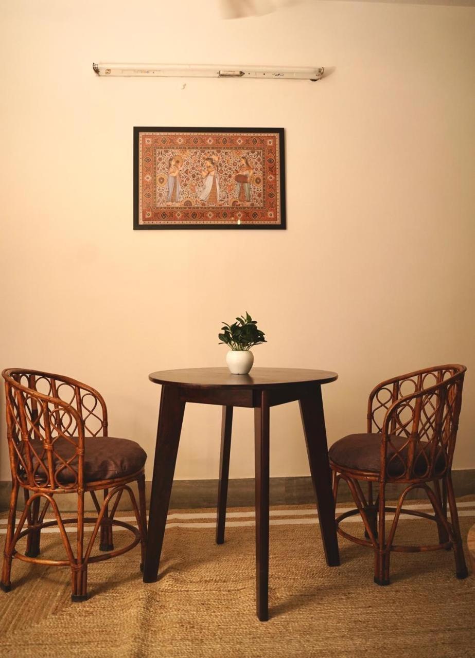Seasoned Jaipur-live In A 100-year-old *