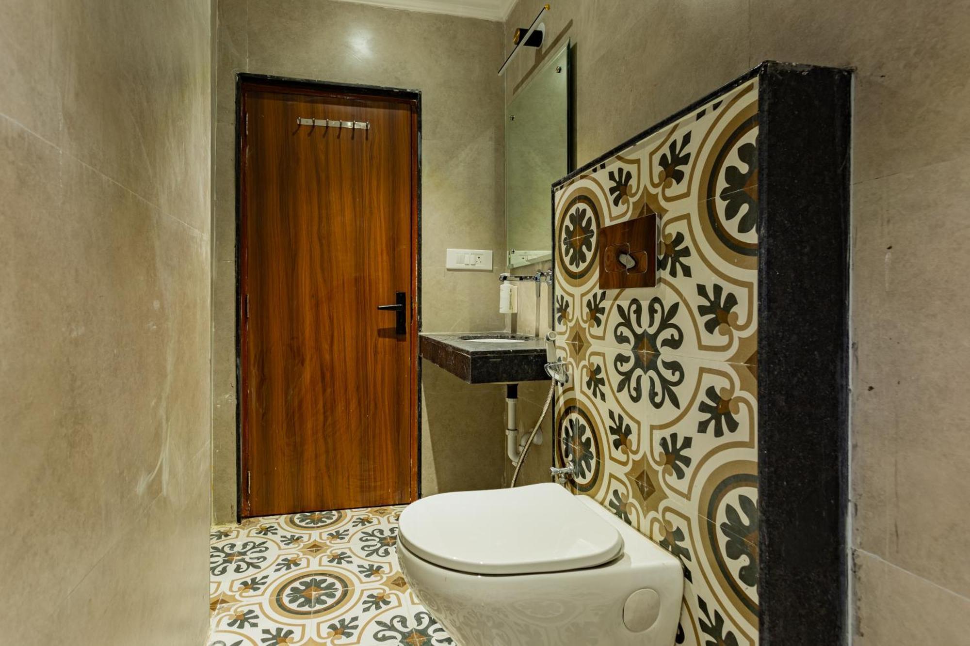 The Jaipur, Hathroi * Jaipur