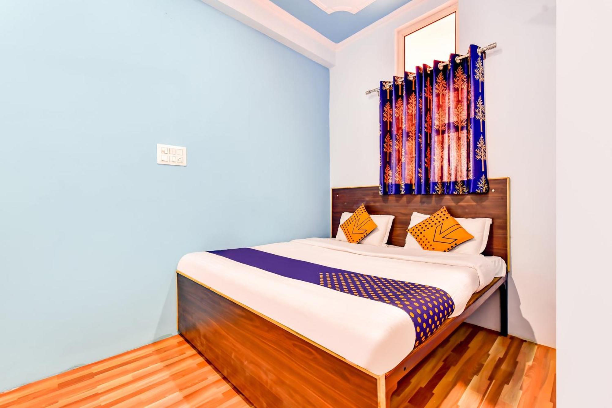 O Pushp Niwas Hotel
