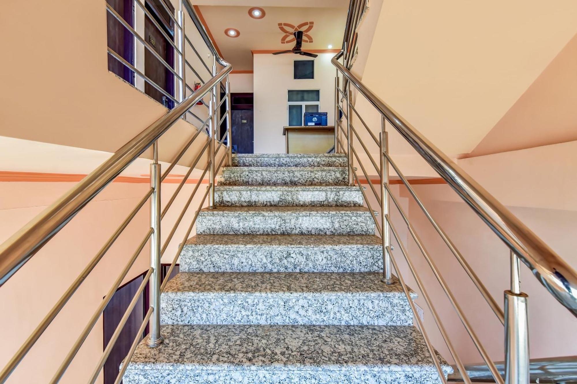 Hotel O Pushp Niwas 3*