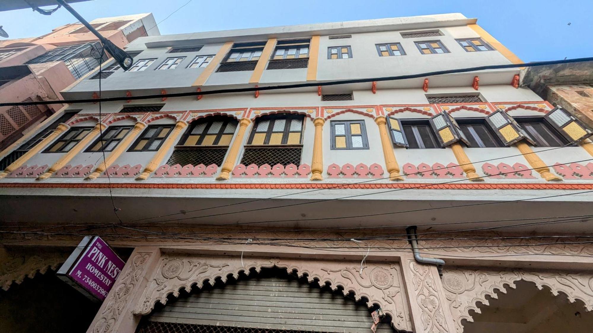 The Pink Nest - Backpackers Abode Guest house *