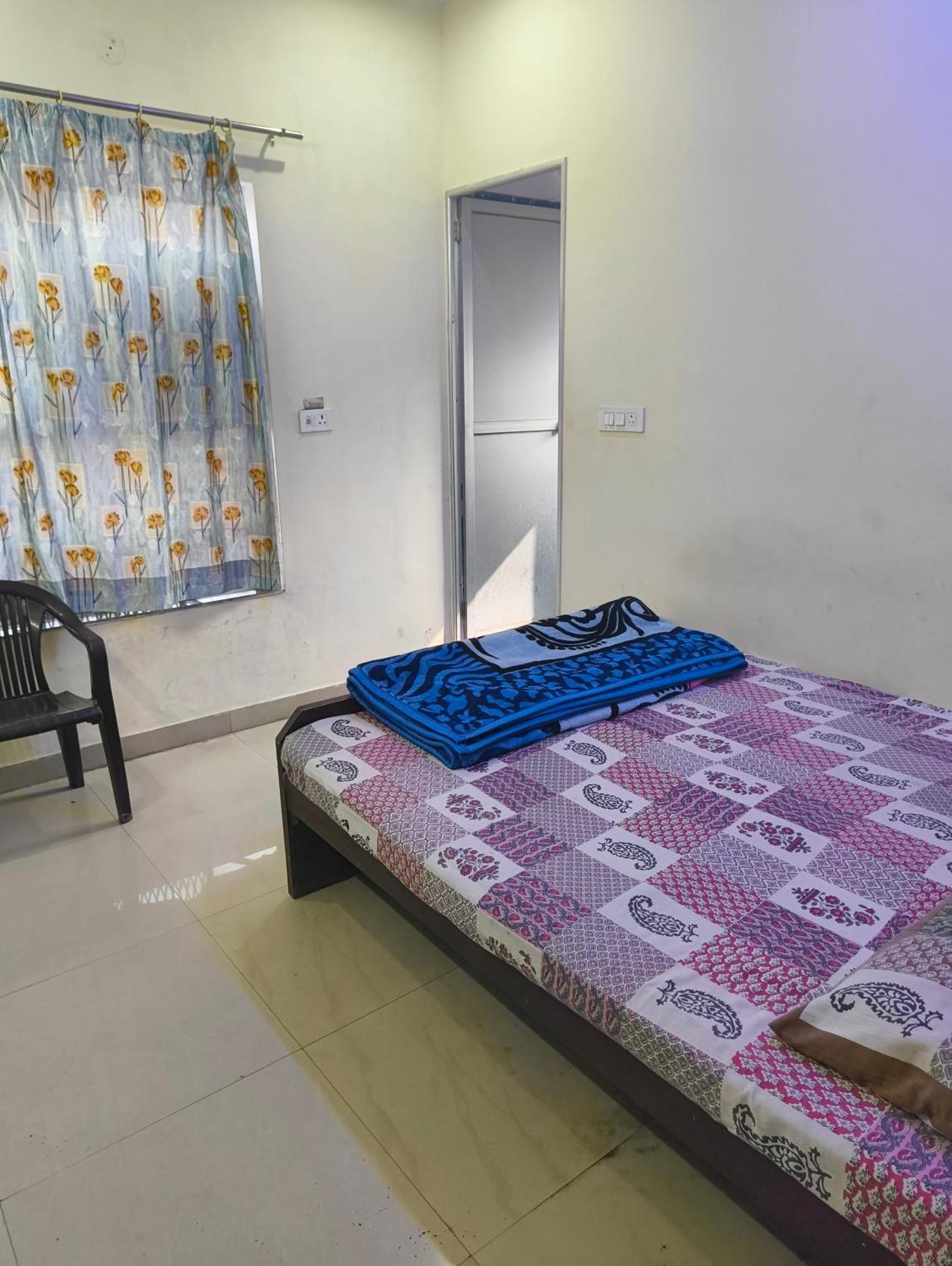 Alankrit Guest house *