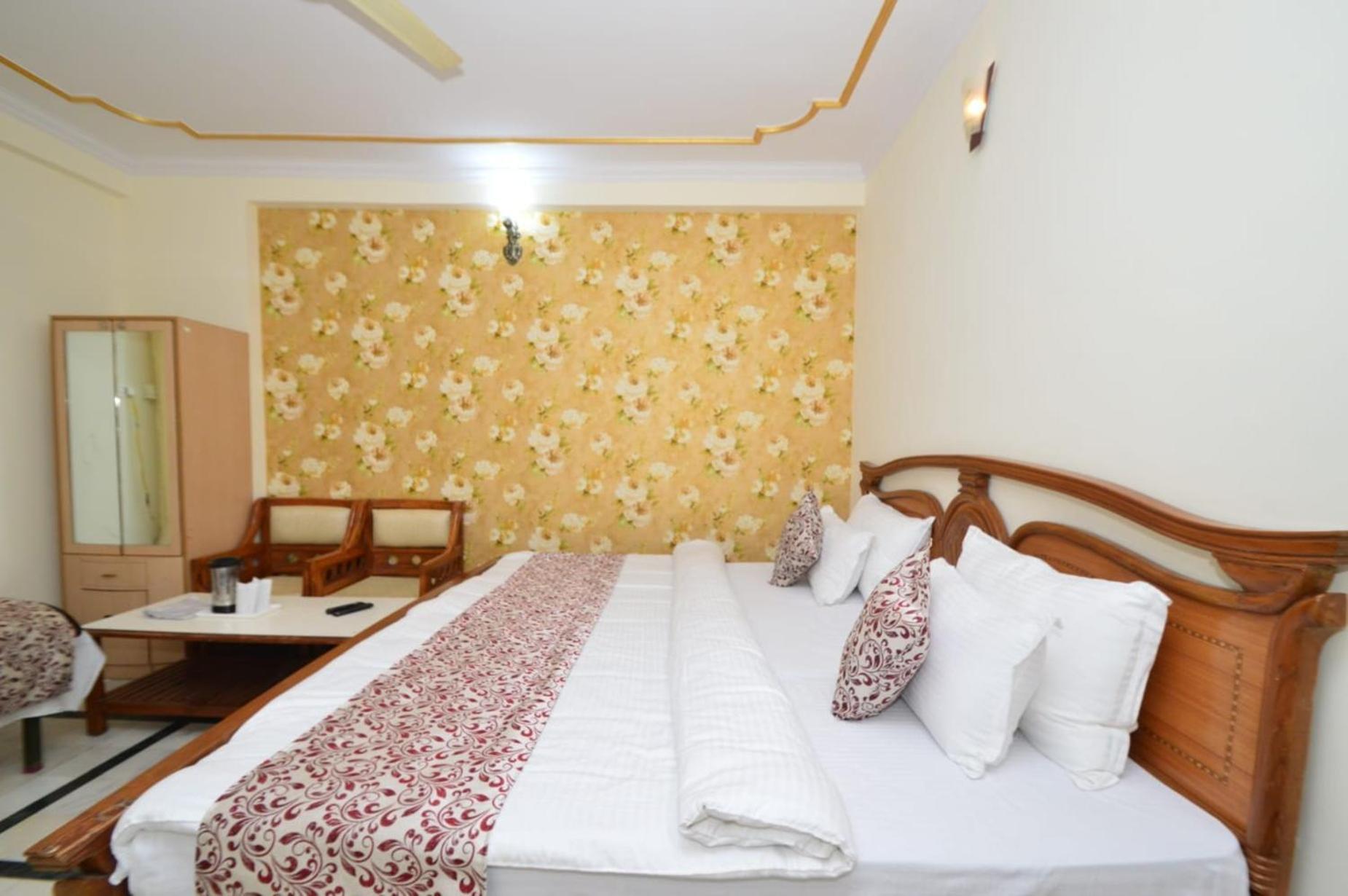 Vijay Niwas Hotel
