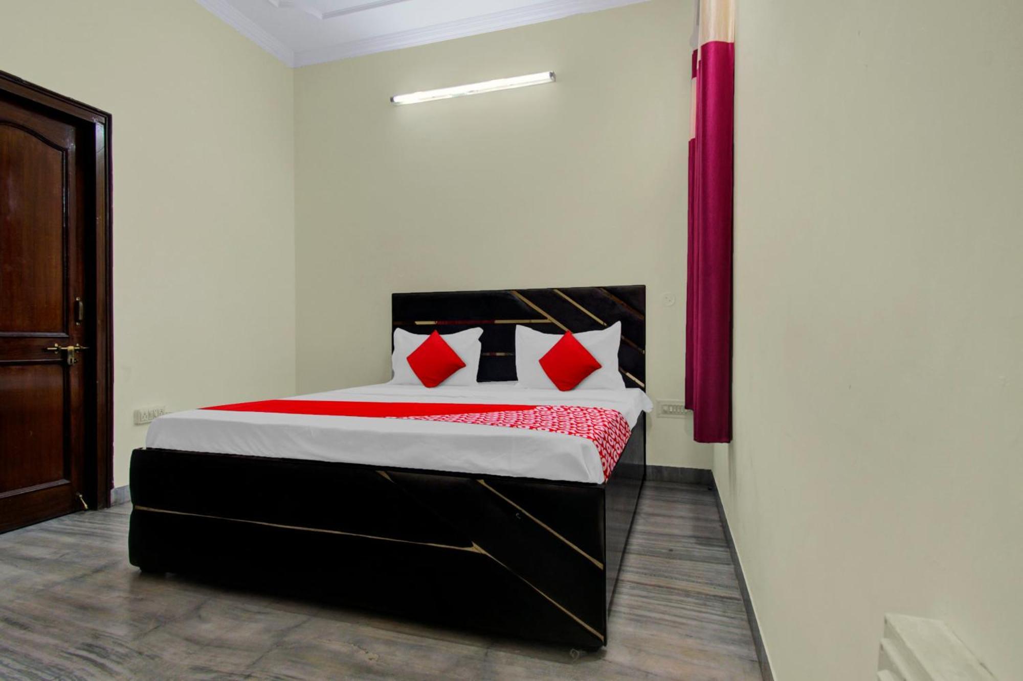 Hotel O Pink Heaven 3*
