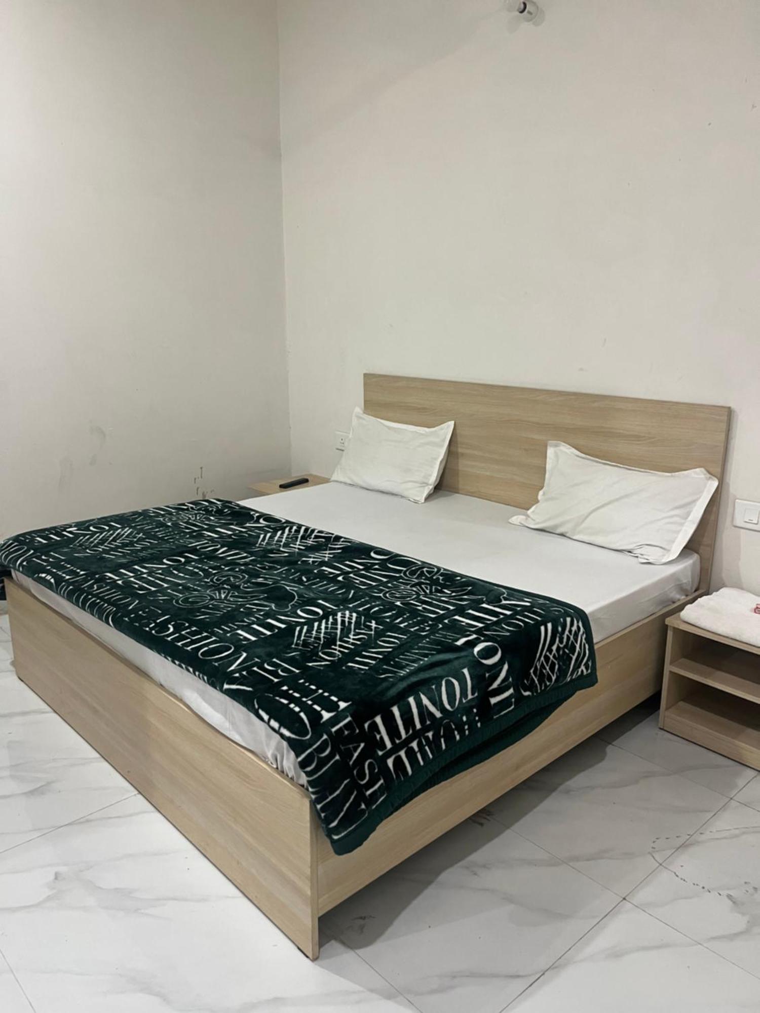 R G Residency Paying Hotel 3*