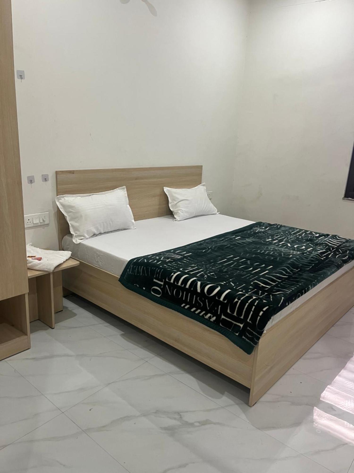 R G Residency Paying Hotel
