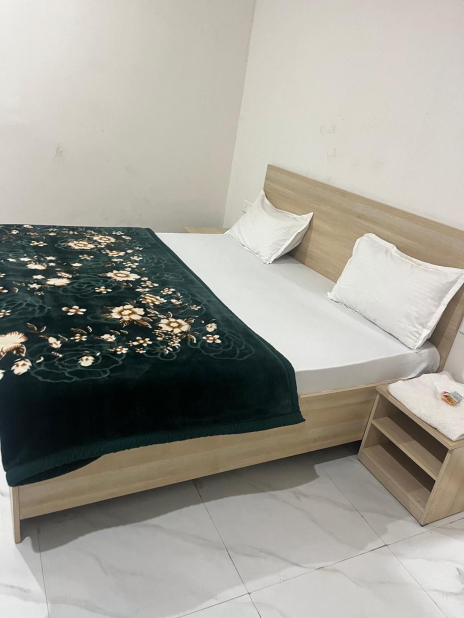 R G Residency Paying Hotel