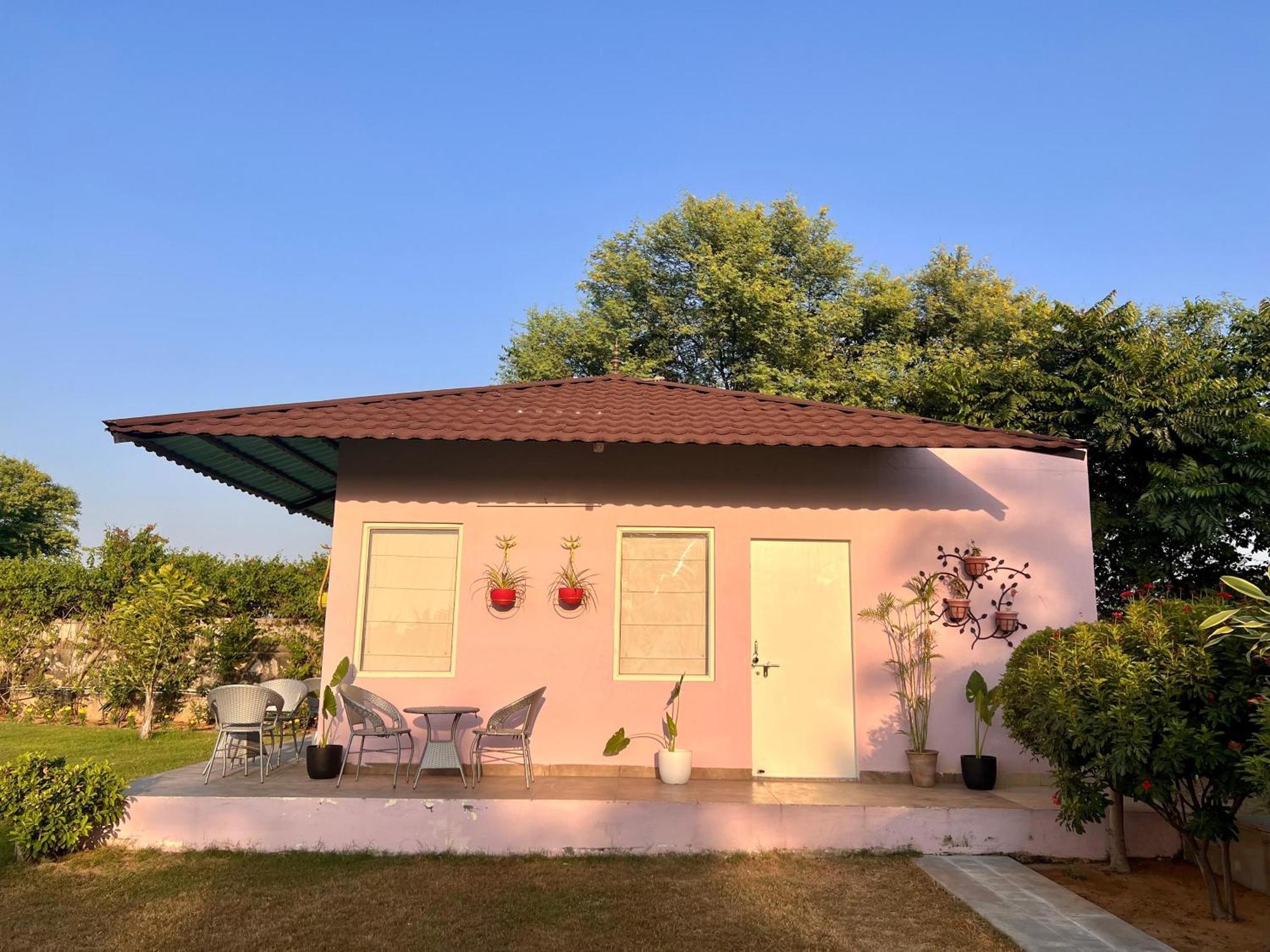 Gazibo Elegant Farm With Swimming Pool * Jaipur