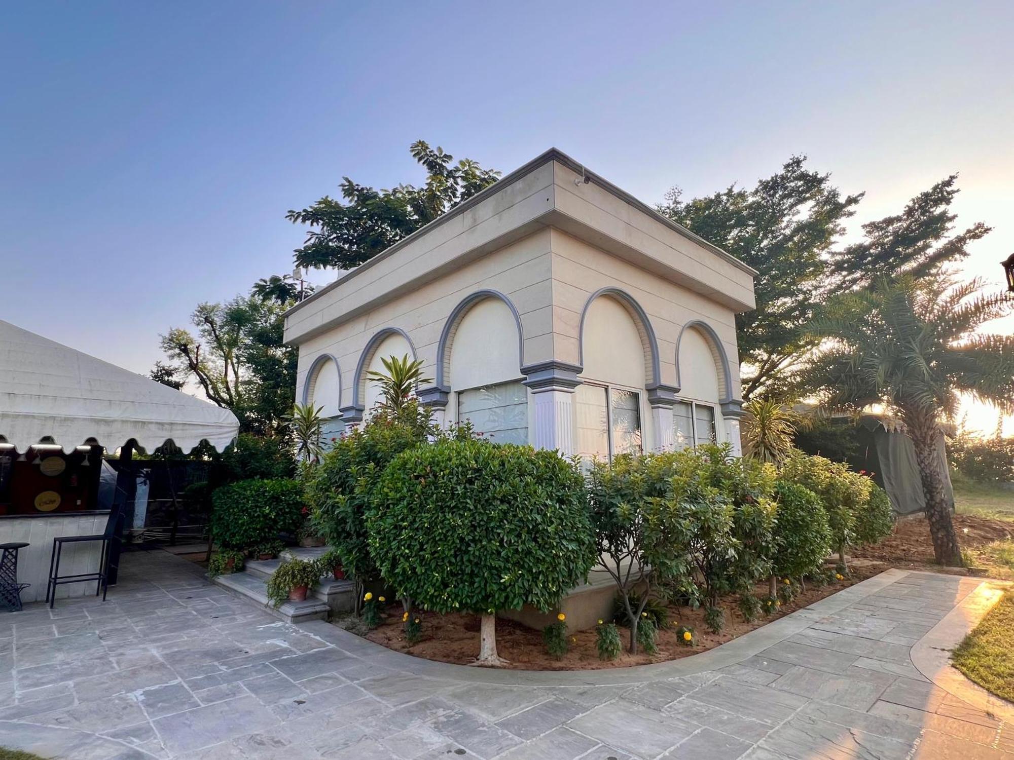 Gazibo Elegant Farm With Swimming Pool