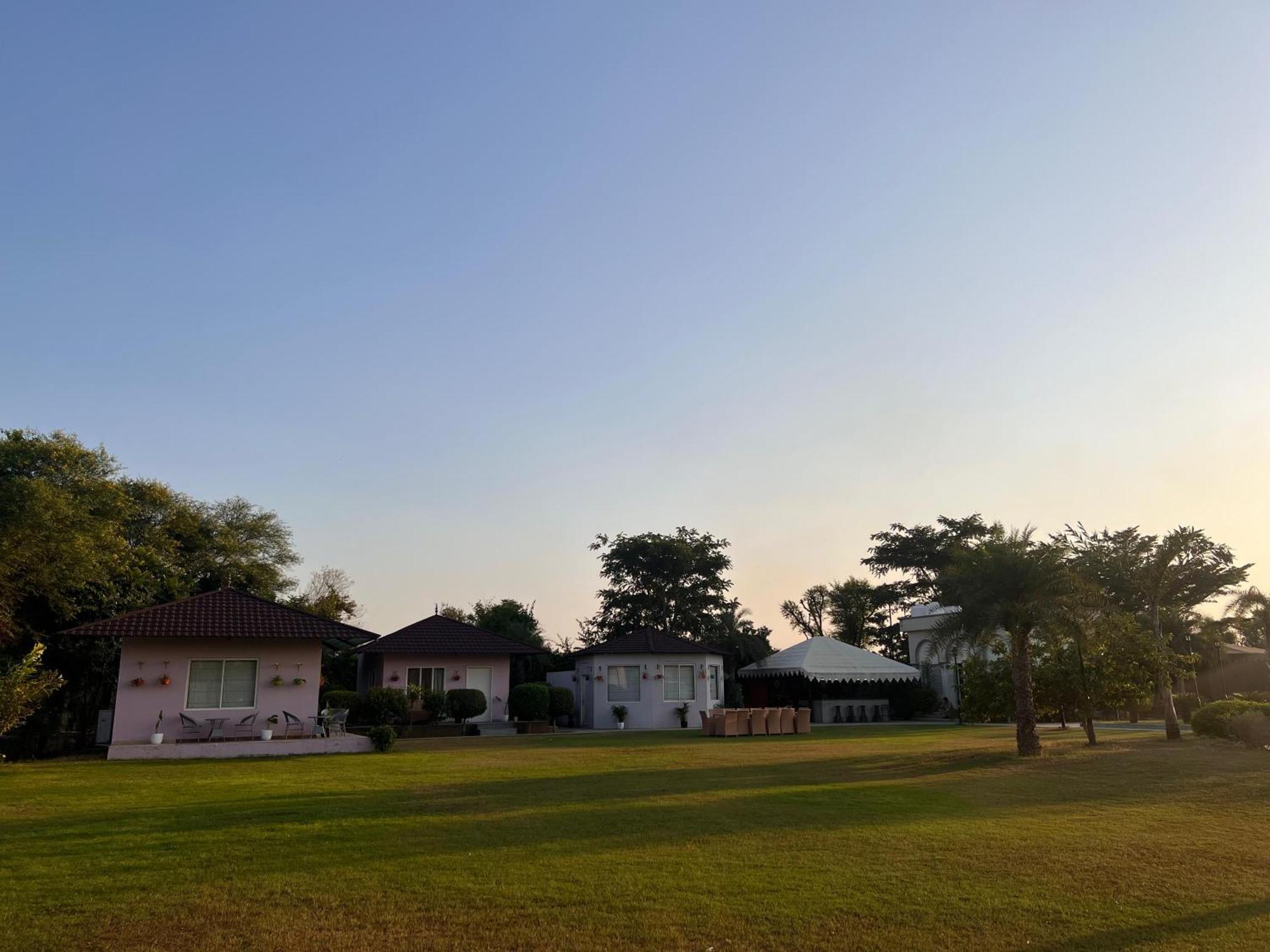 Gazibo Elegant Farm With Swimming Pool Jaipur