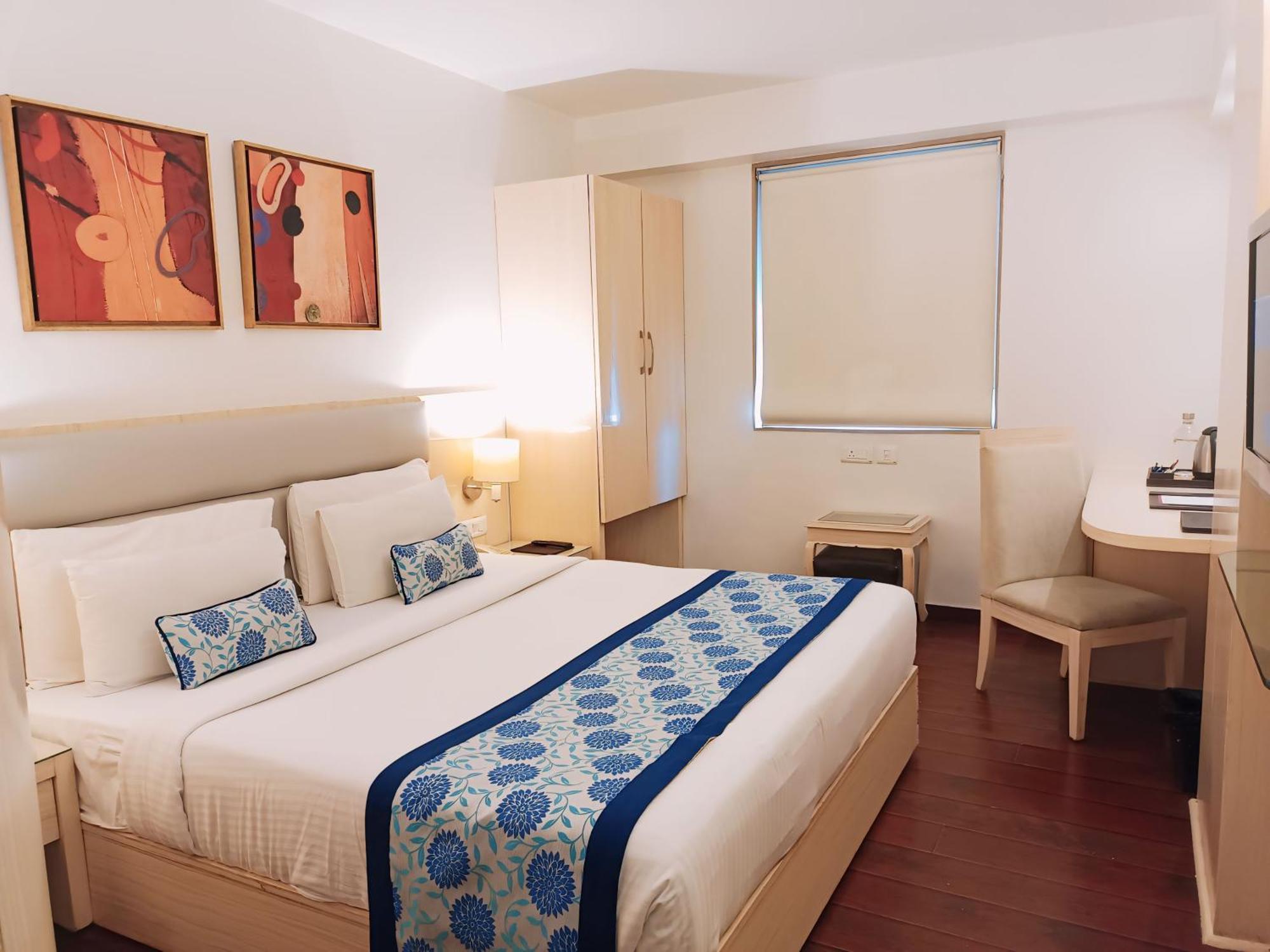 The Theme, Hotel