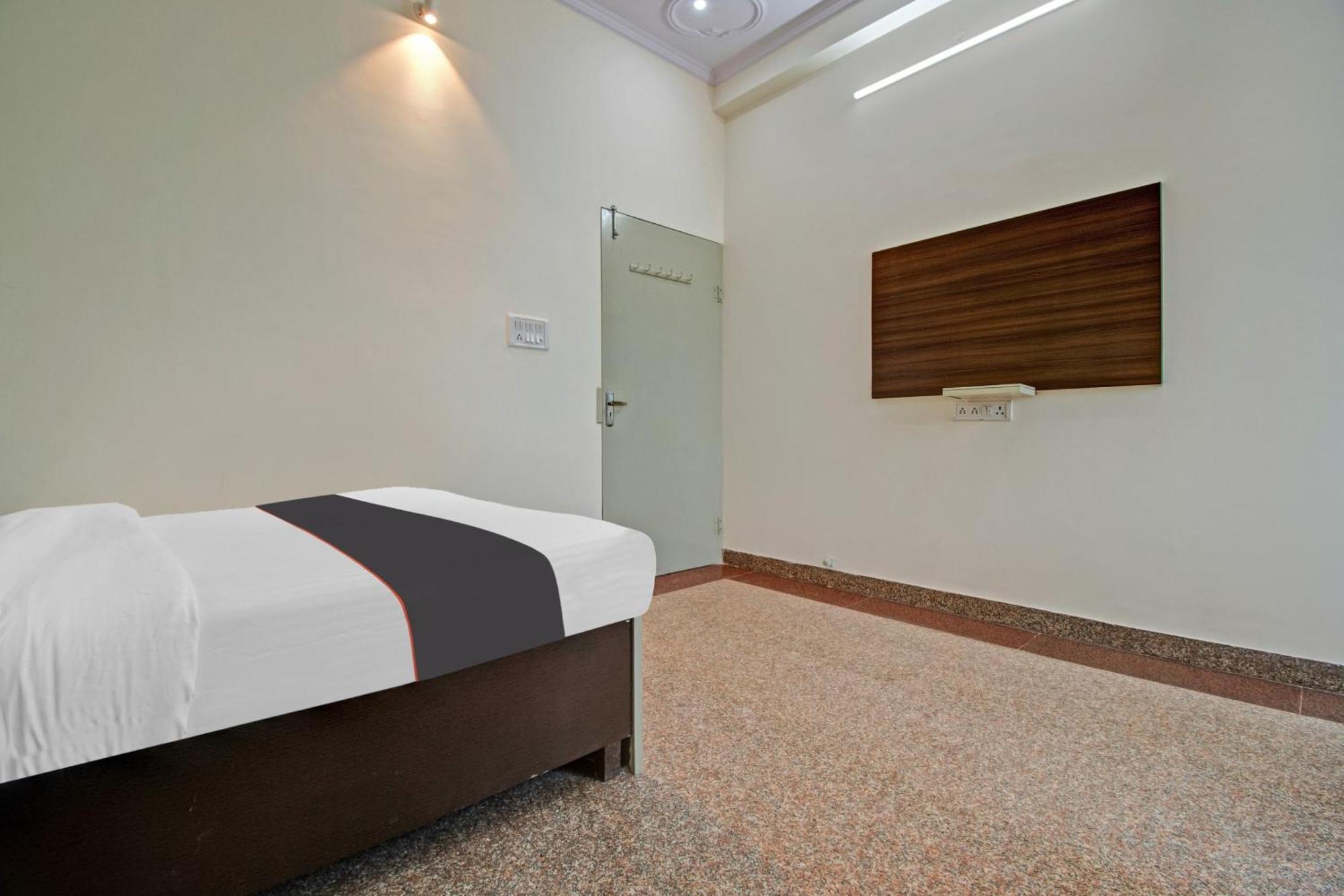 Hotel O Reyansh 3*