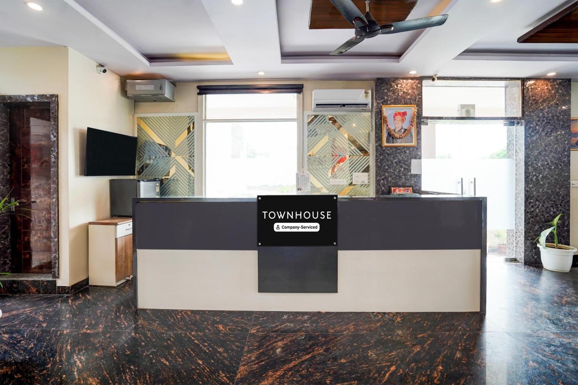 Hotel Townhouse Mansarovar Formerly Palm Tree