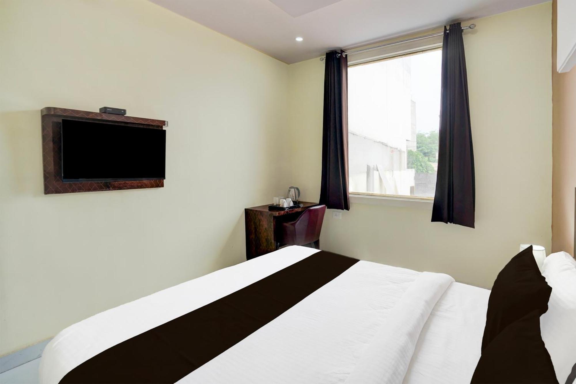 Townhouse Mansarovar Formerly Palm Tree Hotel
